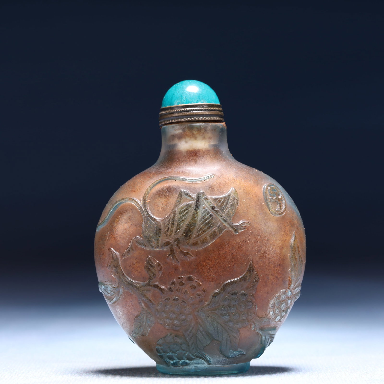 An Exquisite Glass Rabbit Pattern Snuff Bottle - 4