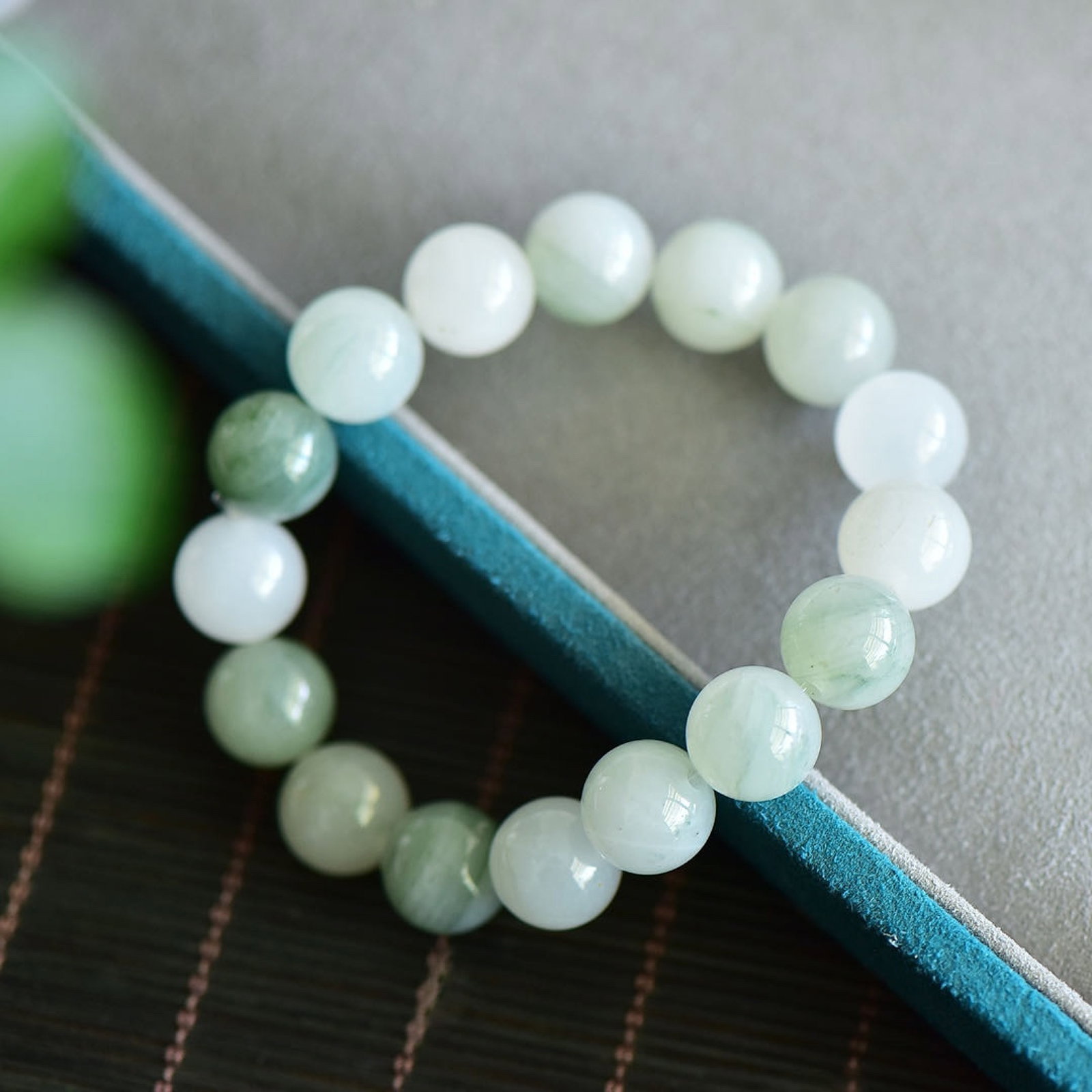 An Exquisite White Jade Bracelets: An Exquisite White Jade Bracelets,Size:12mm 白玉手串