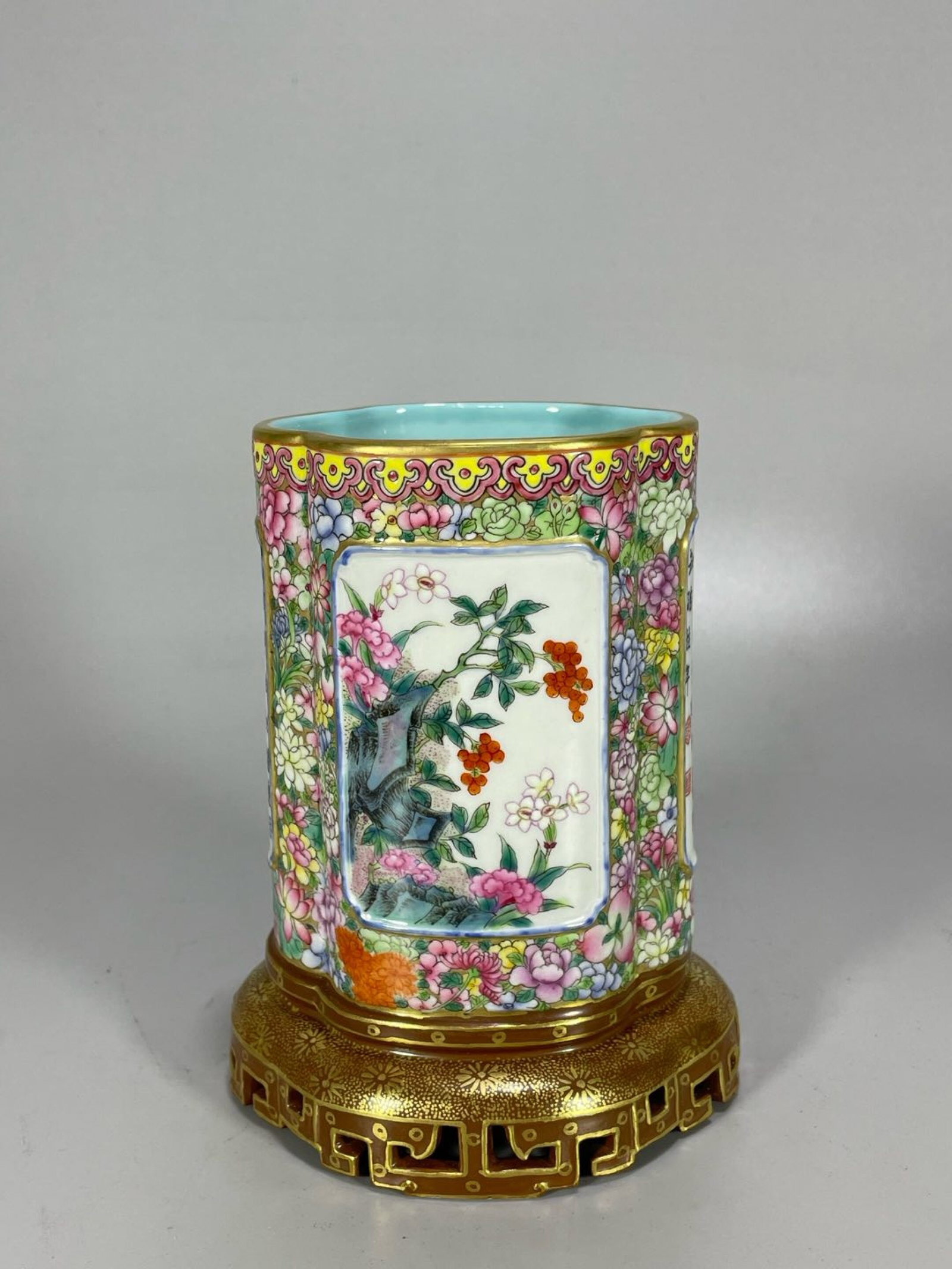An Exquisite Famille-Rose Painted Gold Flower Pattern Brush Pot,with poem: An Exquisite Famille-Rose Painted Gold Flower Pattern Brush Pot,with poem,Qing Dynasty,China,Qianlong Six-character Mark,Size:5.2inx3.3in