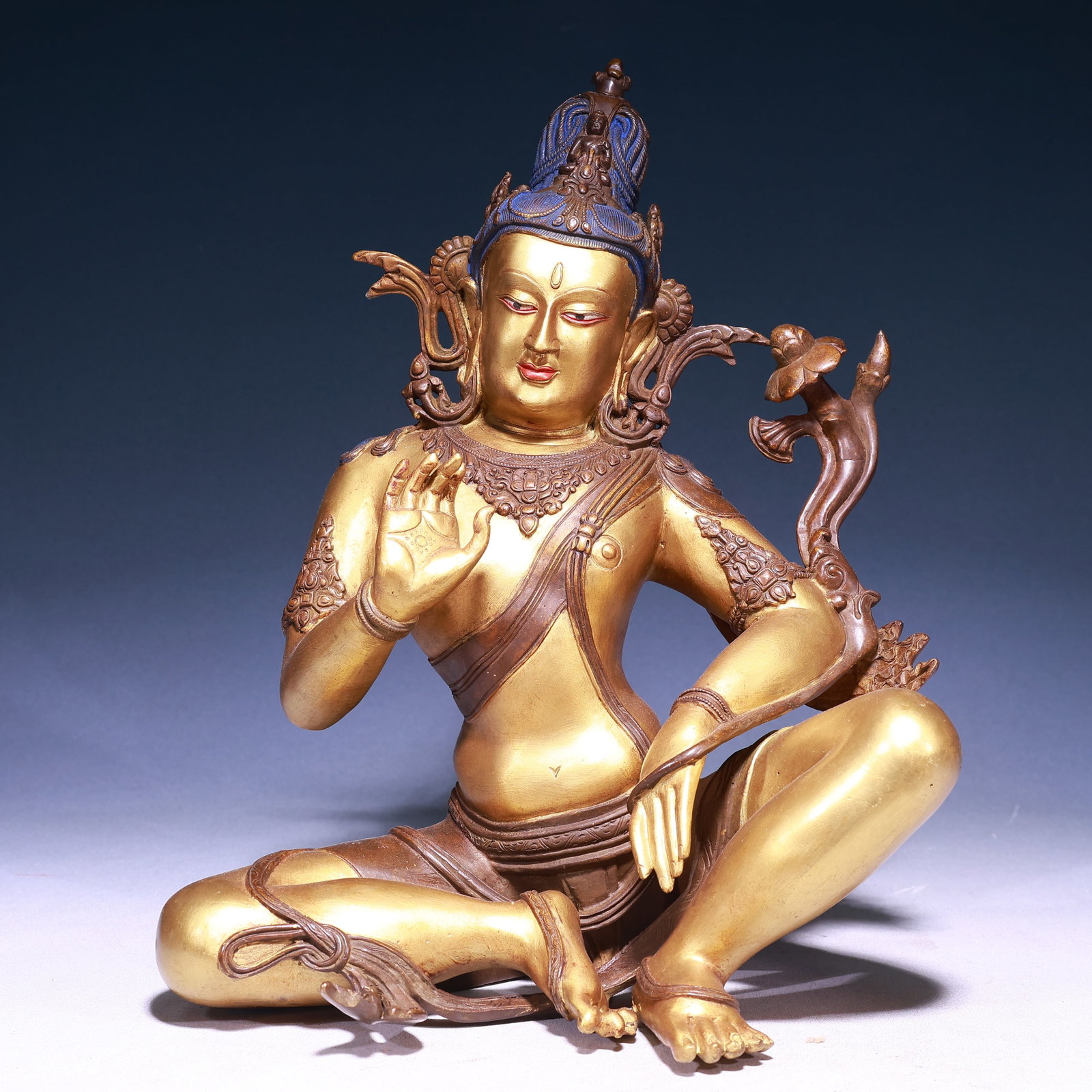A Solemn Gilt Bronze Buddha Statue: A Solemn Gilt Bronze Buddha Statue,Qing Dynasty,China,Size:10.6inx7.5inx14.2in,Weight:6900g 铜鎏金佛像,中国清代