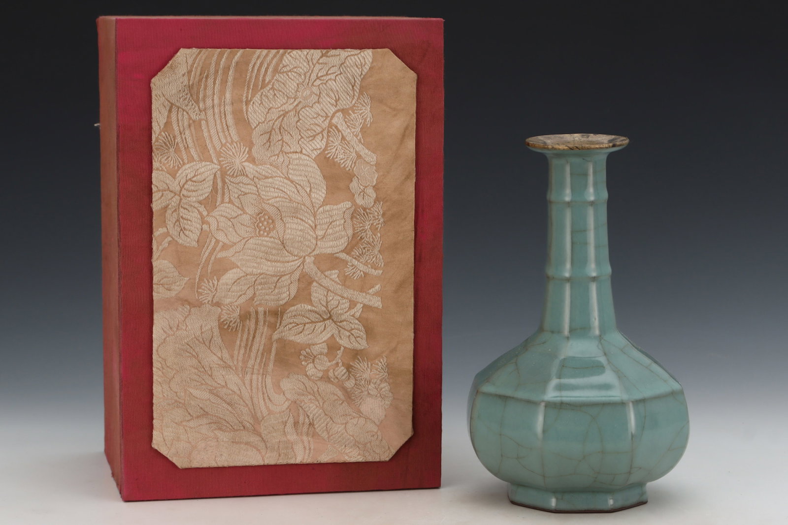 An Exquisite Guan yao Celadon Glazed Painted Gold Vase,with an Imperial Poem by Emperor Qianlong: An Exquisite Guan yao Celadon Glazed Painted Gold Vase,with an Imperial Poem by Emperor Qianlong,Song Dynasty,China,Size:9.4inx5.9in