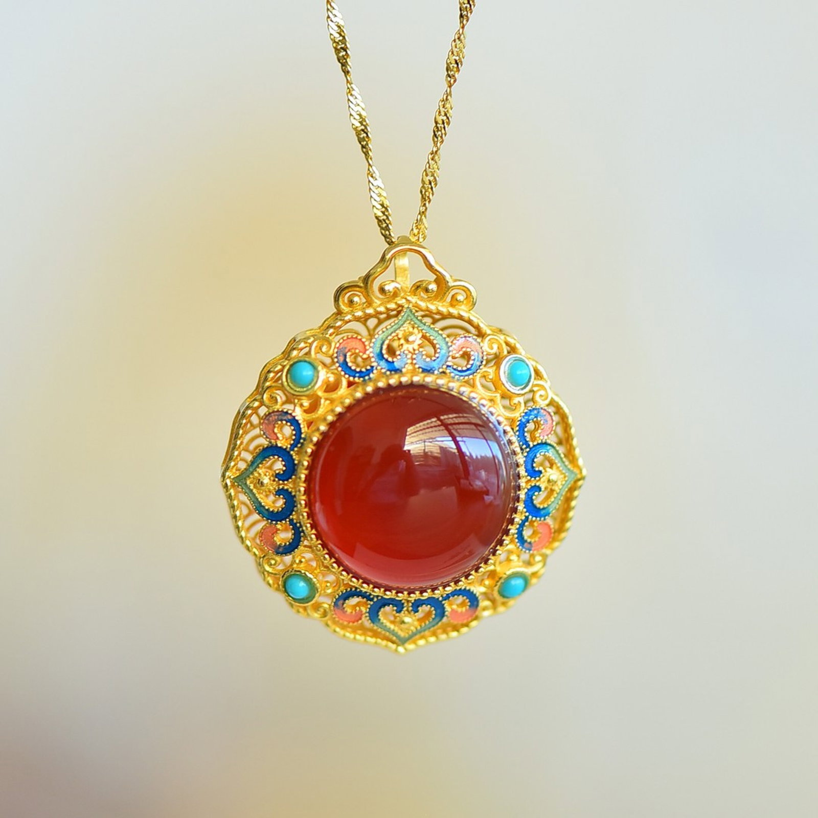 An Exquisite Sterling Silver-Gold Plated Inlaid Red Agate Necklace: An Exquisite Sterling Silver-Gold Plated Inlaid Red Agate Necklace,Size:16mmx16mm 纯银镀金镶红玛瑙项链