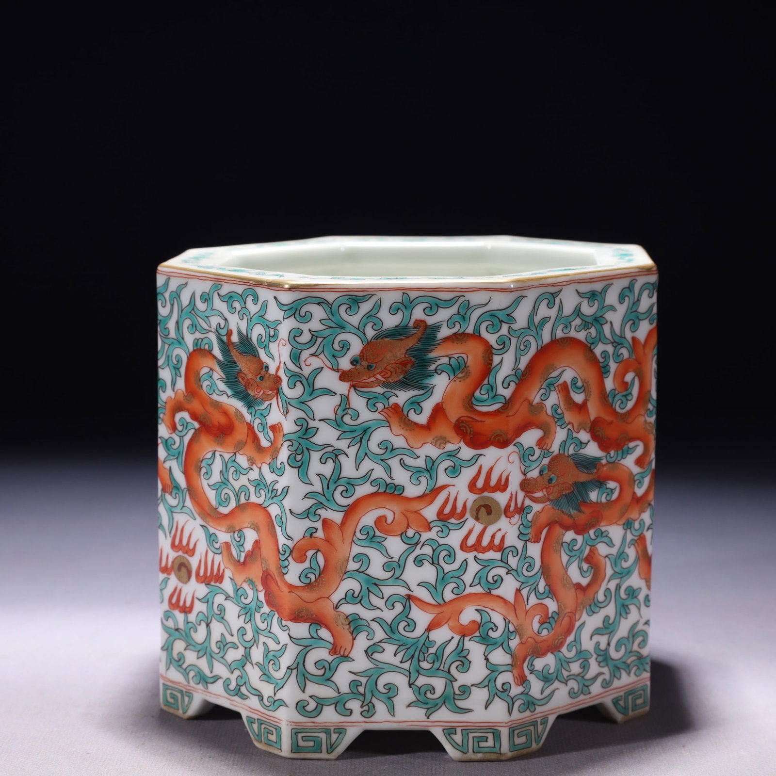 An Exquisite Iron-Red Painted Gold Lotus and Dragon Pattern Brush Pot: An Exquisite Iron-Red Painted Gold Lotus and Dragon Pattern Brush Pot,Qing Dynasty,China,Daoguang Six-character Mark,Size:5.5inx5in,Weight:1300g 矾红描金缠枝莲