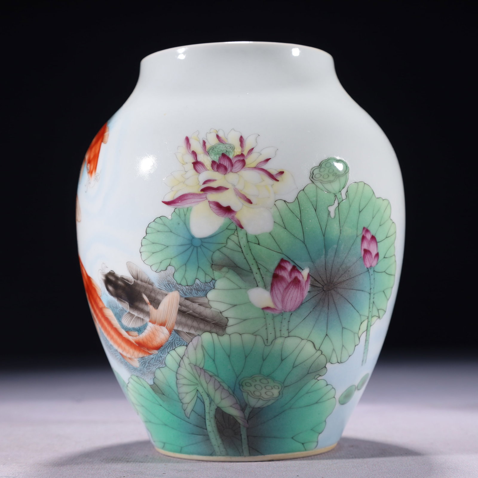An Exquisite Famille-Rose Flower and Fish Pattern Jar,with poem: An Exquisite Famille-Rose Flower and Fish Pattern Jar,with poem,Qing Dynasty,China,Yongzheng Four-character Mark,Size:5.1inx6.7in,Weight:700g 粉彩花卉鱼纹罐&#