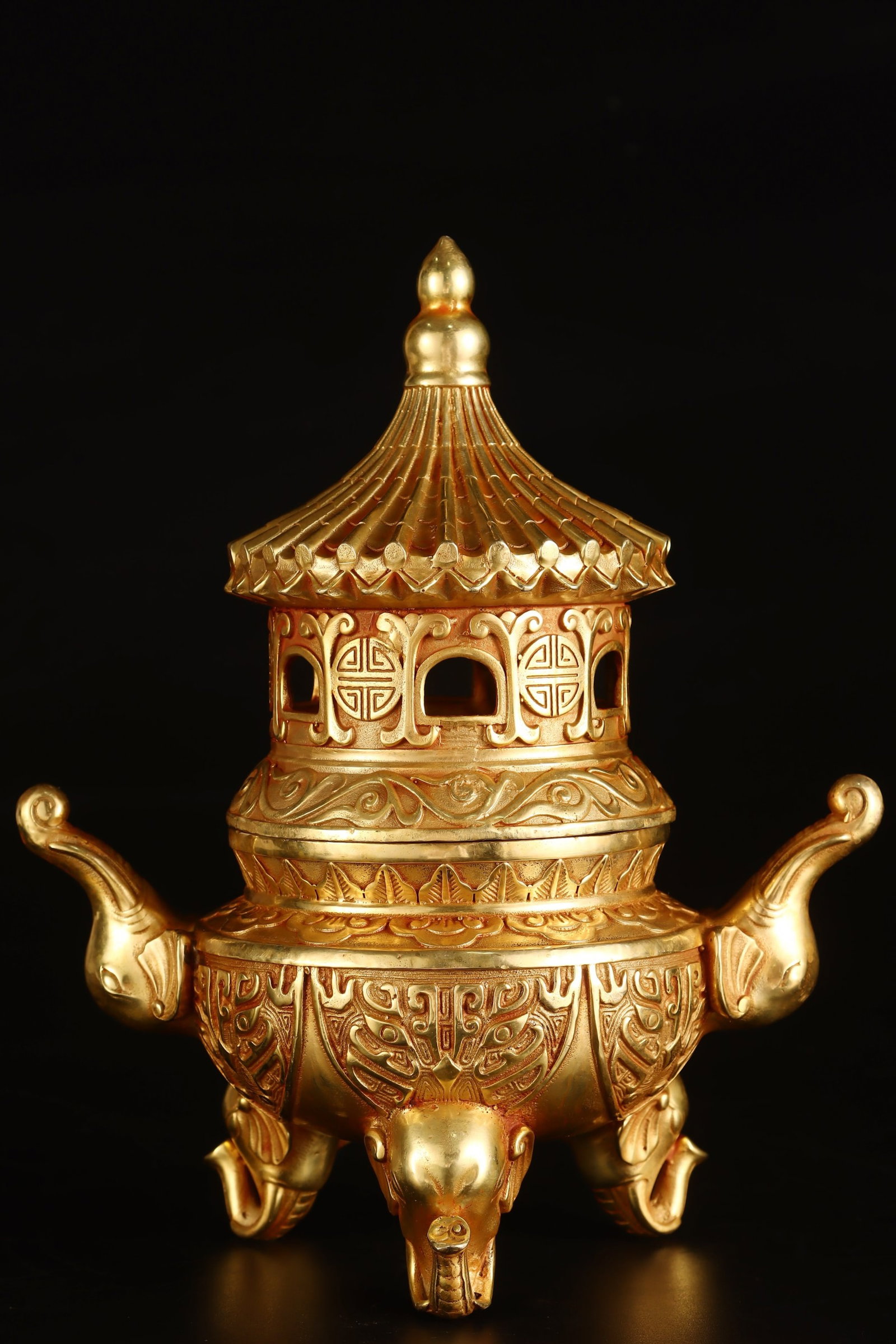An Exquisite Gilt Bronze Beast-Face Pattern Elephant-Ears Tripod Censer: An Exquisite Gilt Bronze Beast-Face Pattern Elephant-Ears Tripod Censer,Qing Dynasty,China,Qianlong Four-character Mark,Size:9.4inx5.9inx11in,Weight:1543g 铜鎏金兽面ń