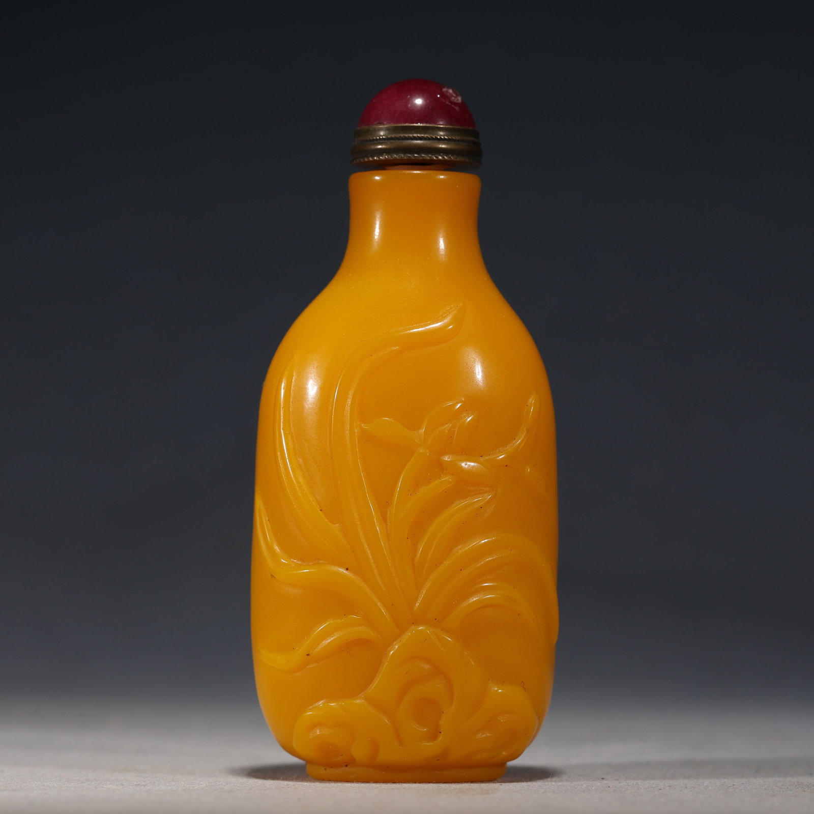 An Exquisite Chicken-fat Yellow Glass Lotus Pattern Snuff Bottle (1 of 5)