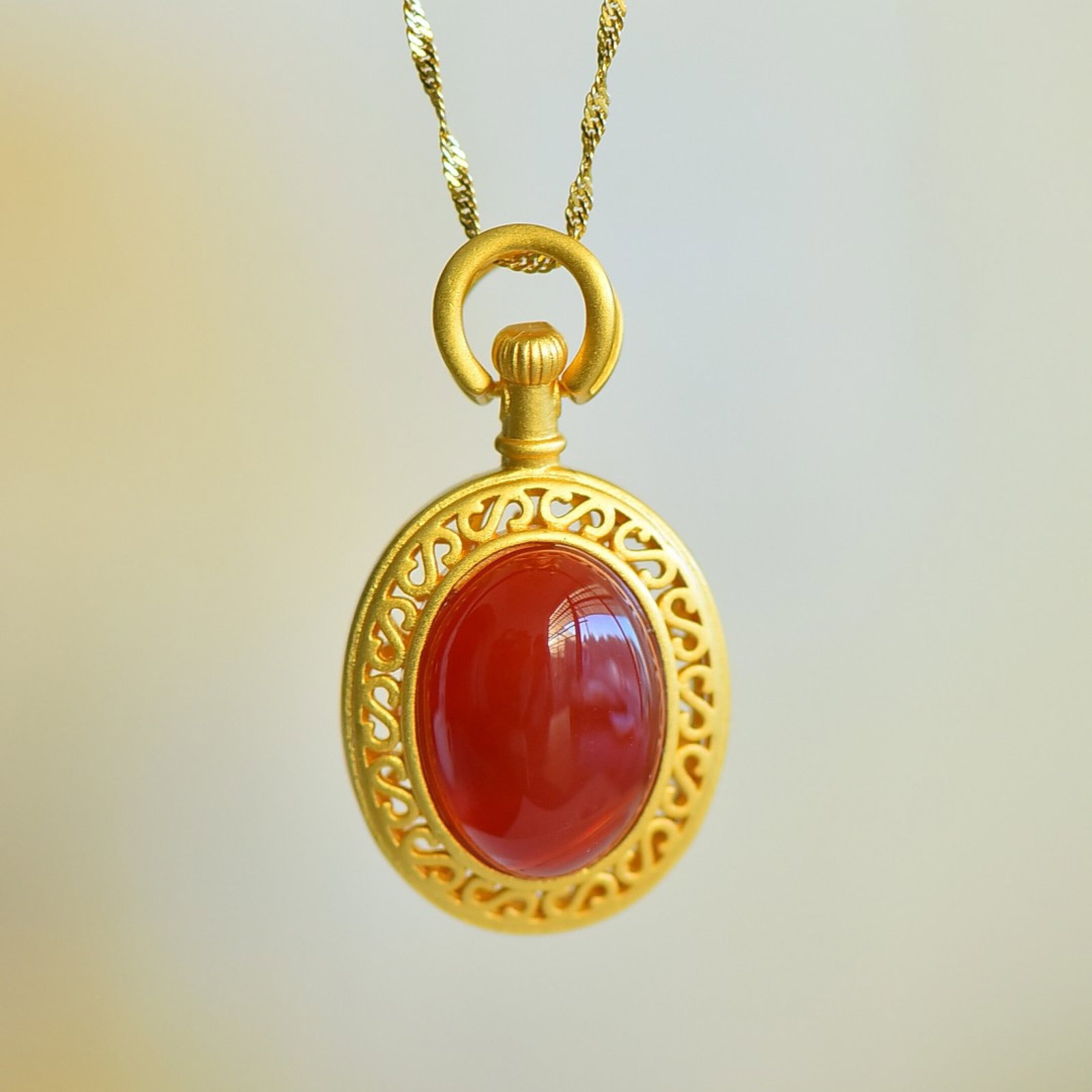 An Exquisite Sterling Silver-Gold Plated Inlaid Red Agate Necklace: An Exquisite Sterling Silver-Gold Plated Inlaid Red Agate Necklace,Size:13mmx18mm 纯银镀金镶红玛瑙项链