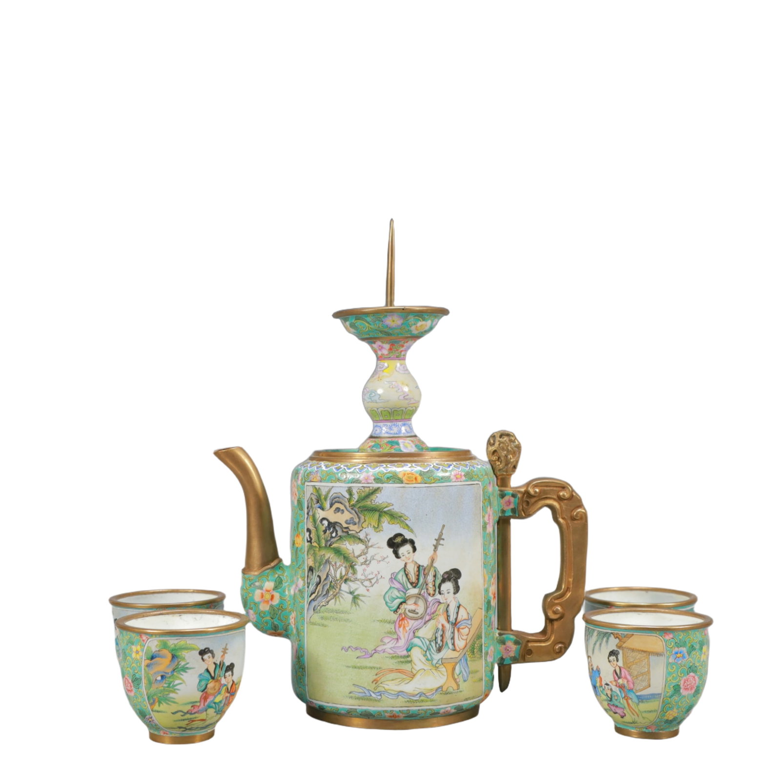 A Set of Fine Painted Enamel Figure Pattern Teapot: A Set of Fine Painted Enamel Figure Pattern Teapot,Qing Dynasty, China,Qianlong Four-character Mark,Size:(Teapot)6.7inx3.5inx9.1in,(Cup)2.2inx2in*4,Total Weight:1050g 一套画珐&