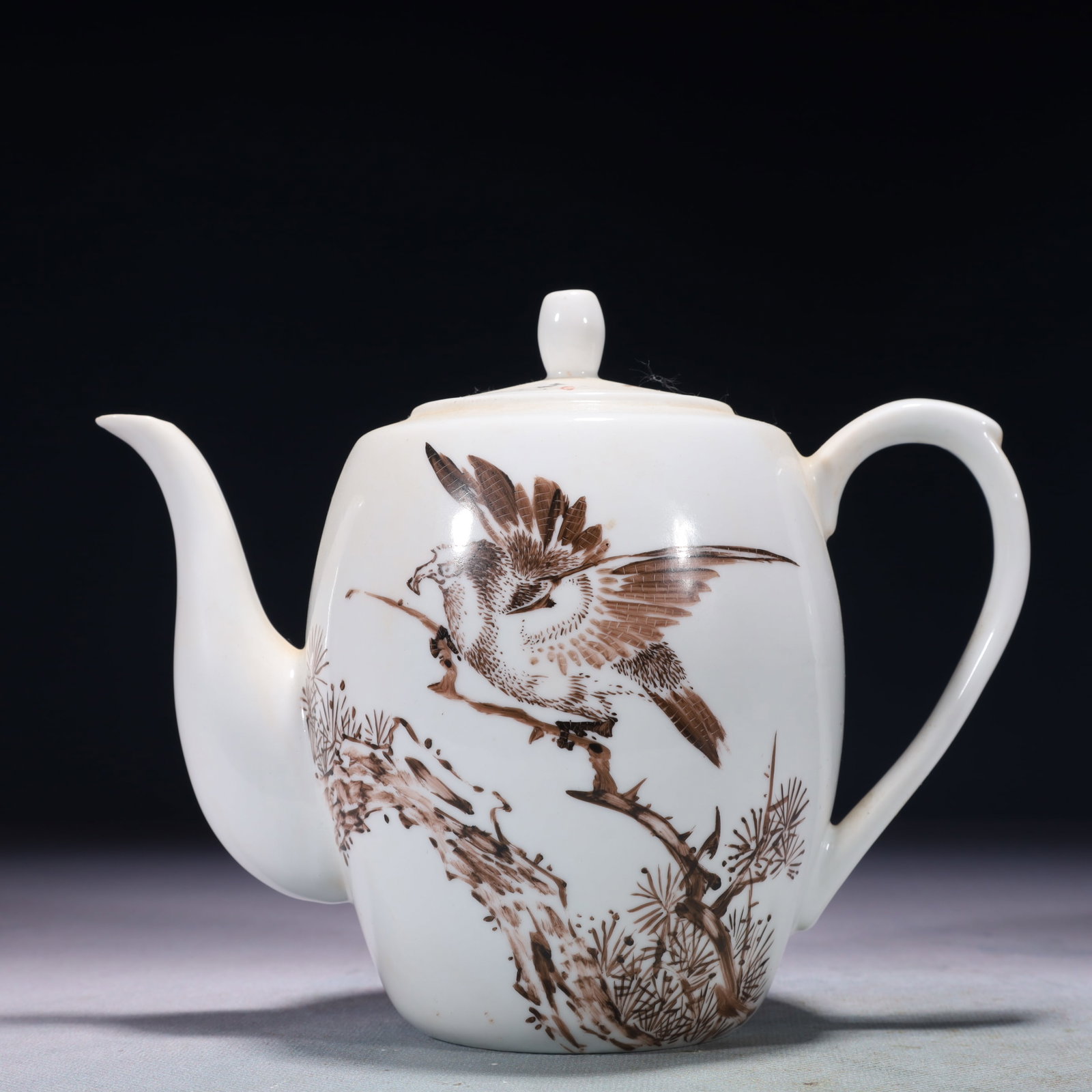 An Exquisite Ink Color Eagle Pattern Teapot,with poem: An Exquisite Ink Color Eagle Pattern Teapot,with poem,Qing Dynasty,China,With Mark,Size:7.7inx3.7inx5.9in,Weight:350g 墨彩鹰纹茶壶,带诗文,中
