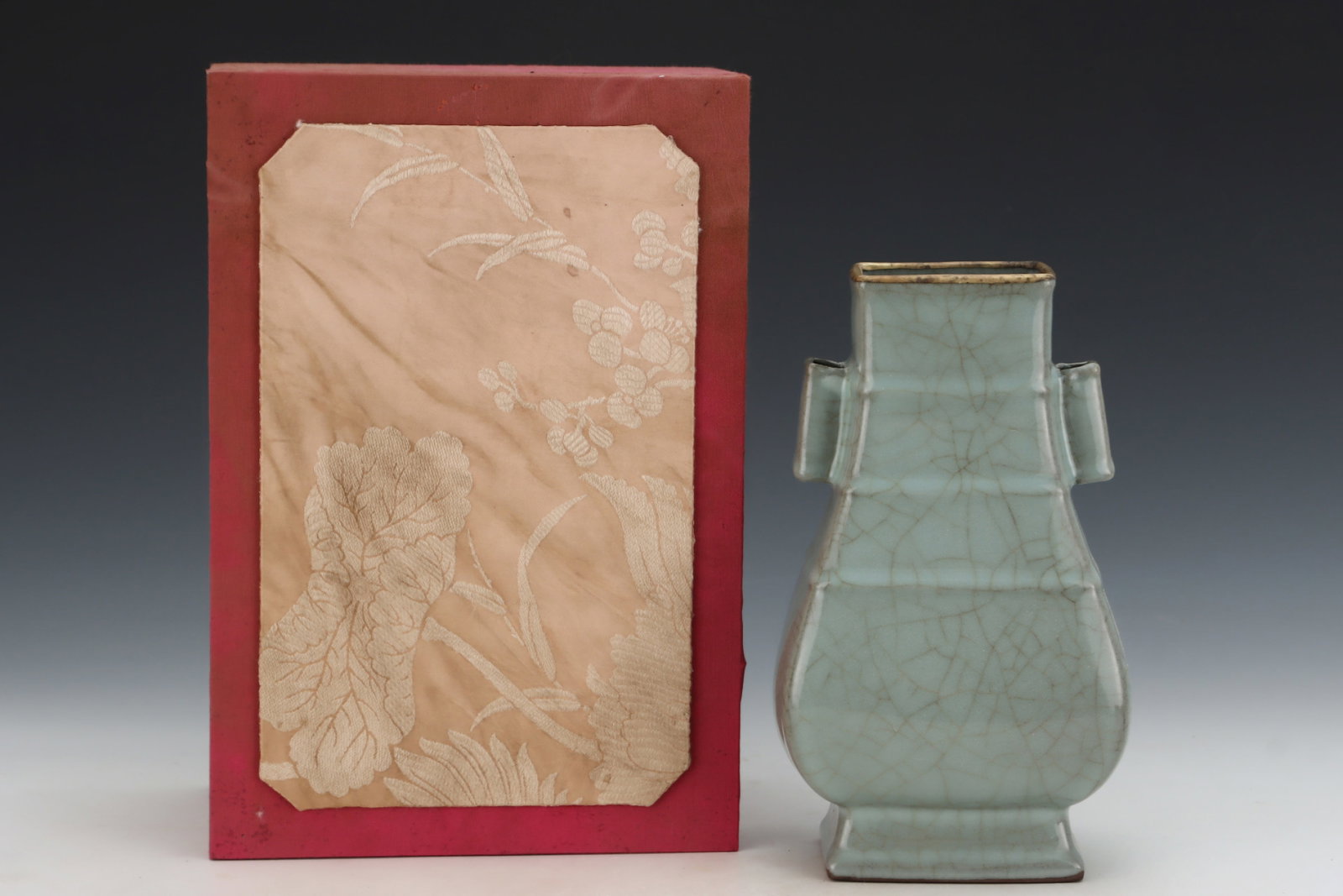 An Exquisite Guan yao Celadon Glazed Painted Gold Double-Ears Vase,with an Imperial Poem by Emperor: An Exquisite Guan yao Celadon Glazed Painted Gold Double-Ears Vase,with an Imperial Poem by Emperor Qianlong,Song Dynasty,China,Size:9.4inx5.3in 官窑青釉描金双