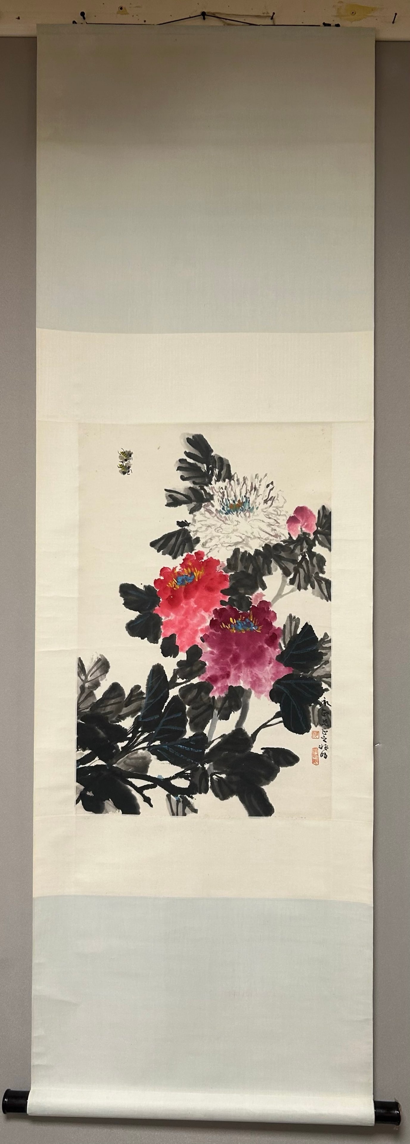 A Chinese Vertical Scroll Ink Painting of Flower on Paper: A Chinese Vertical Scroll Ink Painting of Flower on Paper,He Zhaoming,Size:27.2inx18.1in 一幅中国水墨花卉画立轴,何兆਴