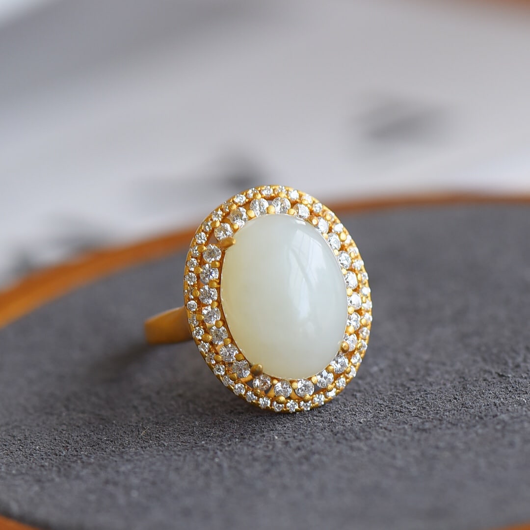 An Exquisite Sterling Silver-Gold Plated Inlaid White Jade Ring,Inlaid Diamond: An Exquisite Sterling Silver-Gold Plated Inlaid White Jade Ring,Inlaid Diamond,Size:10mmx14mm 纯银镀金镶白玉戒指,嵌钻石