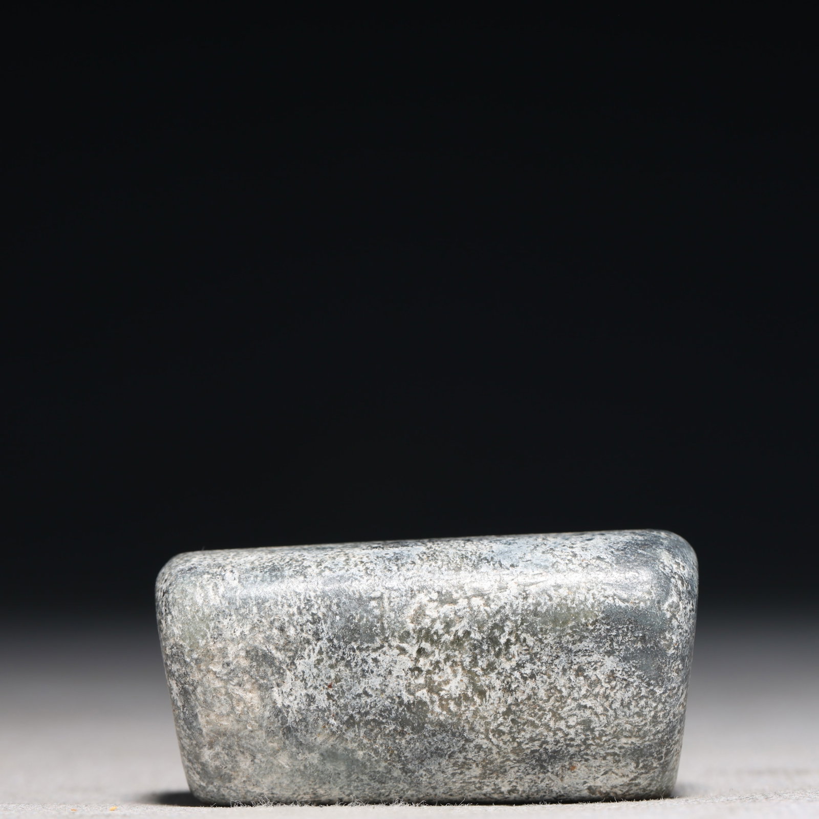 An Archaic Hongshan Culture Cyan jade Ornament: An Archaic Hongshan Culture Cyan jade Ornament,Ancient Time, China,Size:1inx2in Weight:53.3g 红山文化青玉摆件,新石器时期