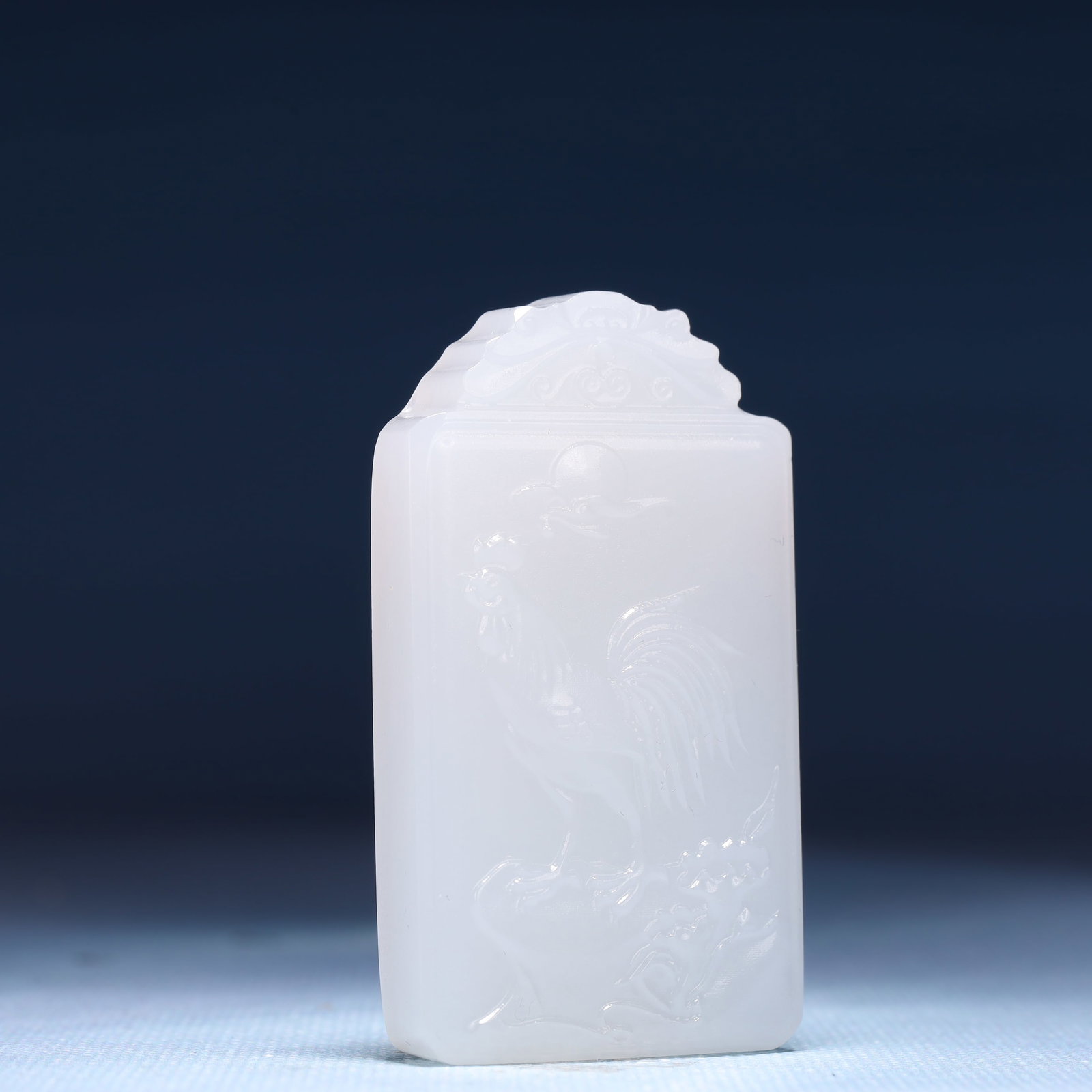 An Exquisite White Jade Rooster Pattern Pendant - 3