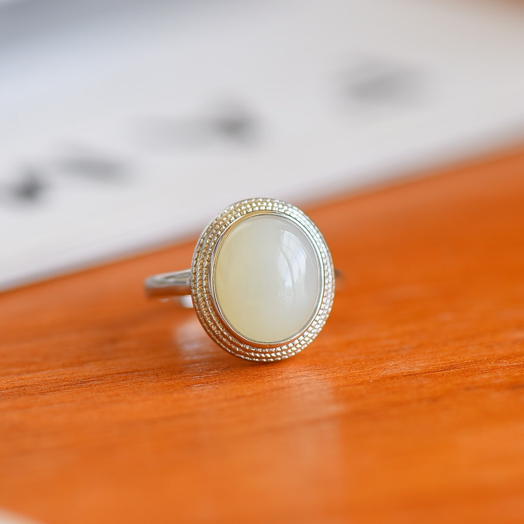 An Exquisite Sterling Silver Inlaid White Jade Ring: An Exquisite Sterling Silver Inlaid White Jade Ring,Size:10mmx12mm 纯银镶白玉戒指