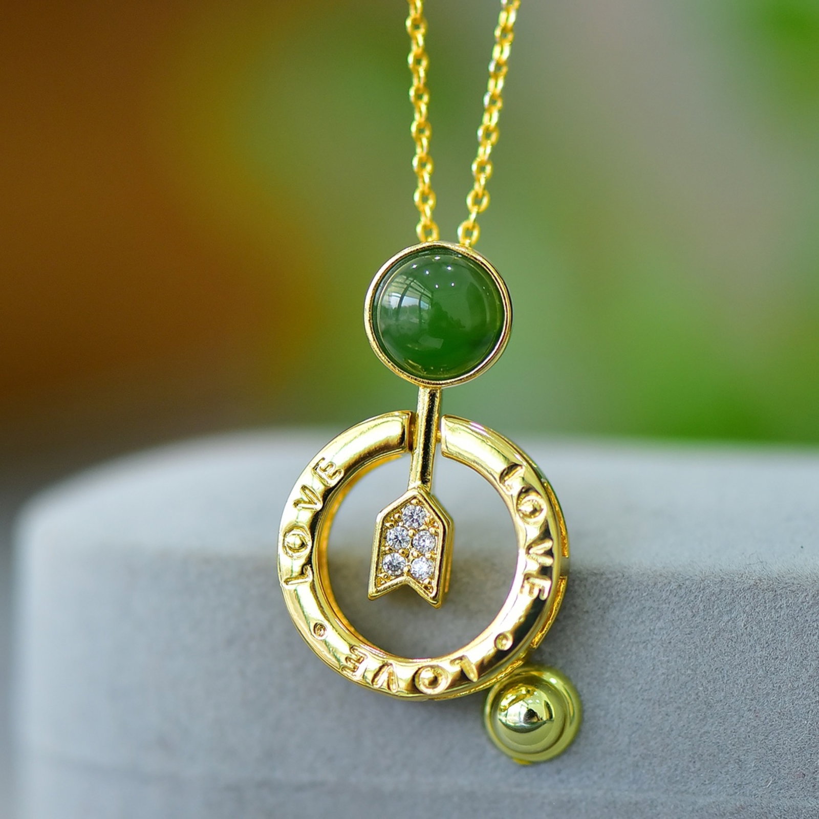 An Exquisite Bronze-Gold Plated Inlaid Jasper Necklace: An Exquisite Bronze-Gold Plated Inlaid Jasper Necklace,Size:3.1inx3.1in 铜镀金镶碧玉项链