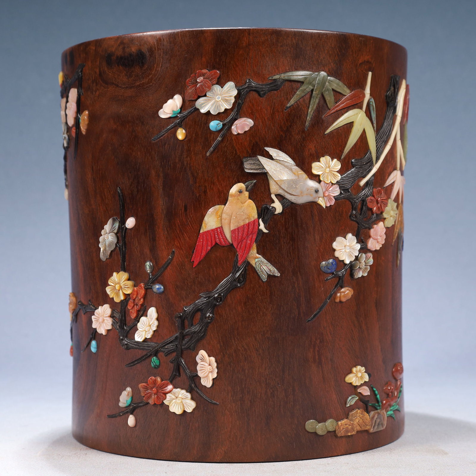 An Exquisite Zitanwood Flower and Bird Pattern Brush Pot,Inlaid Gems,With Poem: An Exquisite Zitanwood Flower and Bird Pattern Brush Pot,Inlaid Gems,With Poem,Qing Dynasty, China,Size:7.9inx8.5in,Weight:3250g 紫檀木花鸟纹笔筒,॔
