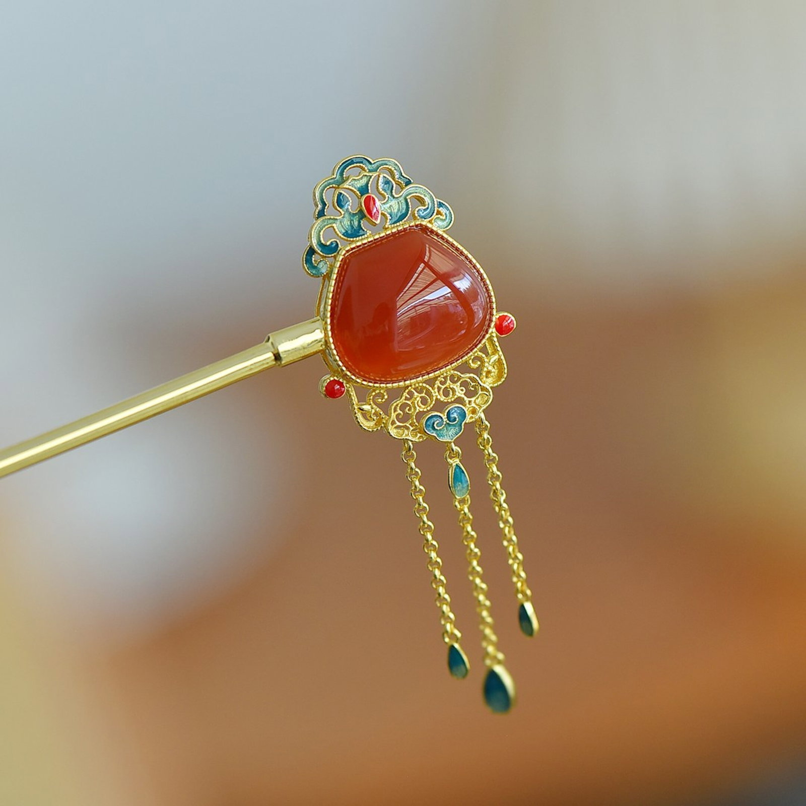 An Exquisite Sterling Silver-Gold Plated Inlaid Red Agate Hairpin: An Exquisite Sterling Silver-Gold Plated Inlaid Red Agate Hairpin,Size:13mmx16mm 纯银镀金镶红玛瑙发簪