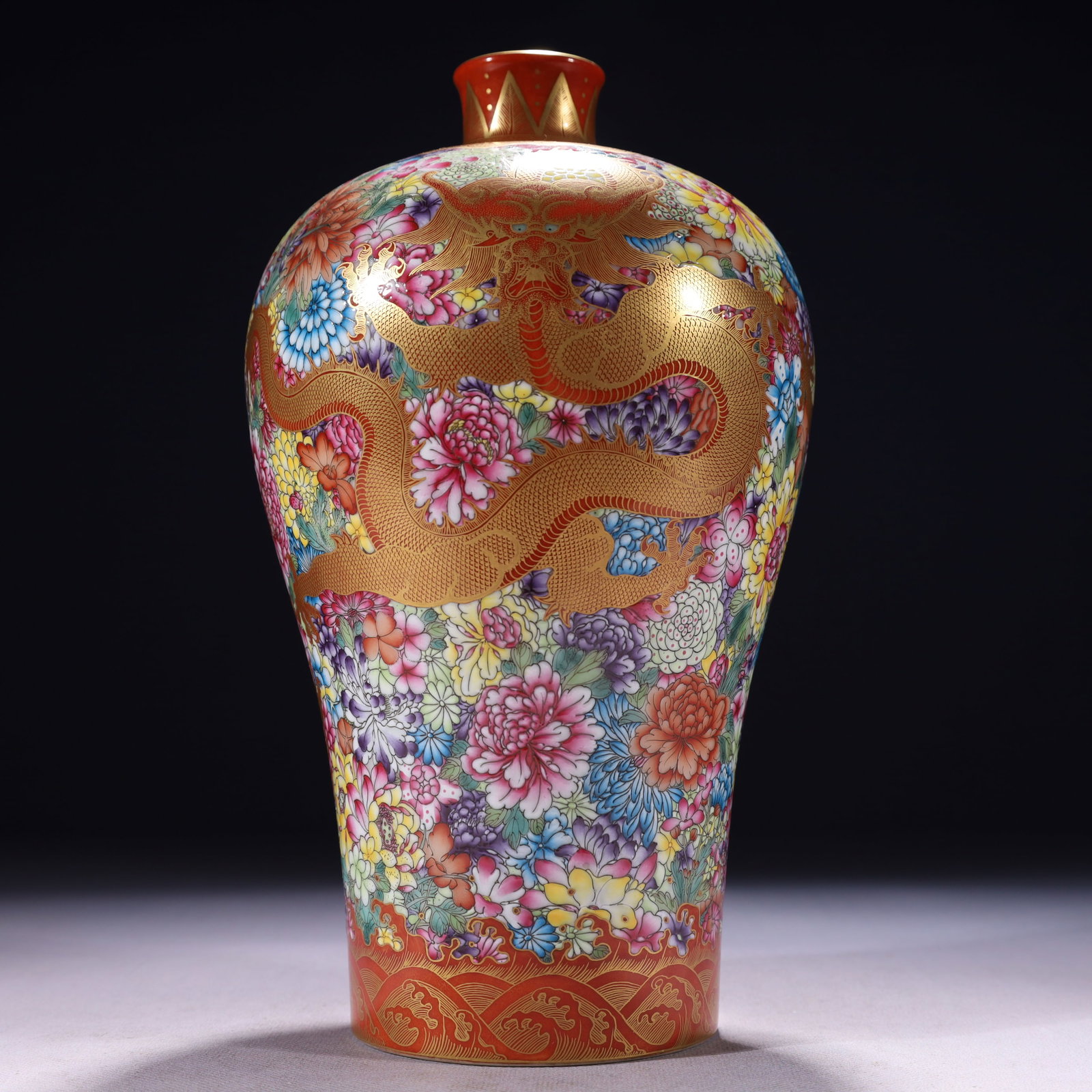 An Exquisite Famille-Rose Painted Gold Flower and Dragon Pattern Vase: An Exquisite Famille-Rose Painted Gold Flower and Dragon Pattern Vase,Qing Dynasty,China,Yongzheng Six-character Mark,Size:5.1inx11in,Weight:1100g 粉彩描金花卉Ƙ