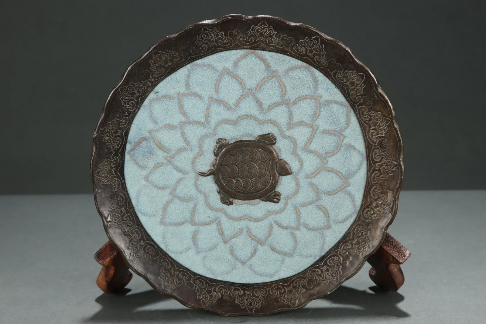 An Exquisite Jun yao Inlaid Silver Turtle Pattern Plate (1 of 8)