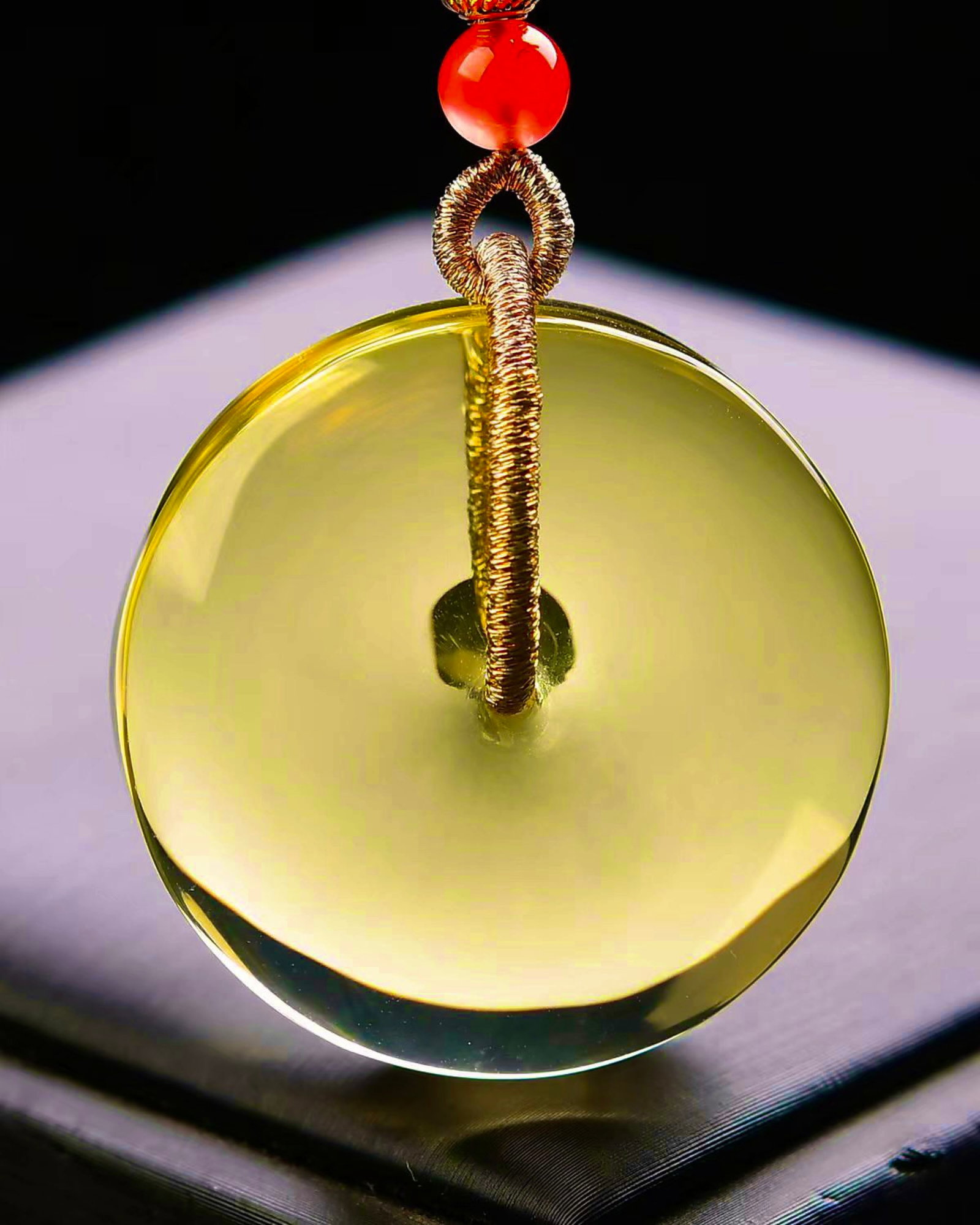 An Exquisite Crystal Pendant: An Exquisite Crystal Pendant,Size:37mmx37mmx13mm,Weight:34.6g 水晶吊坠