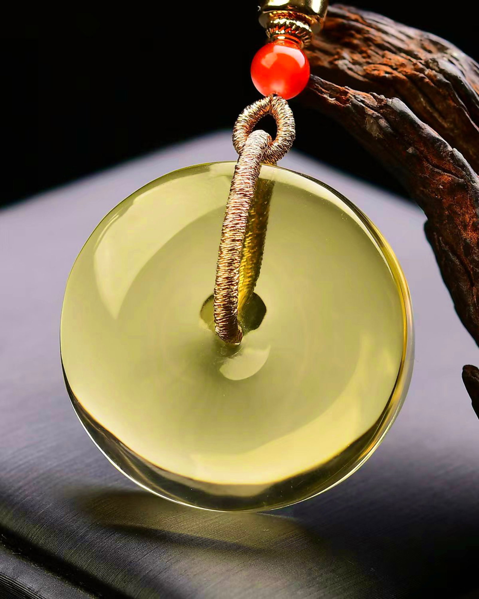 An Exquisite Crystal Pendant - 3