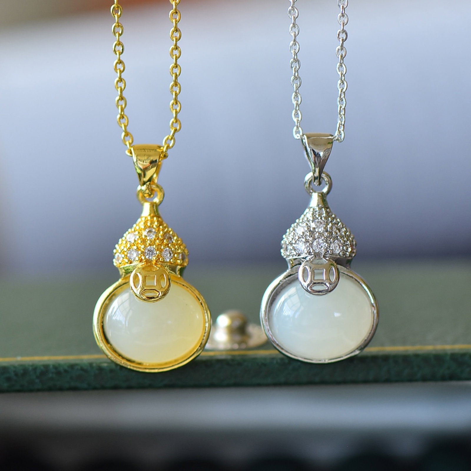 An Exquisite Bronze-Gold Plated Inlaid White Jade Gourd Necklace: An Exquisite Bronze-Gold Plated Inlaid White Jade Gourd Necklace,Size:3.9inx4.7in 铜镀金镶白玉葫芦项链