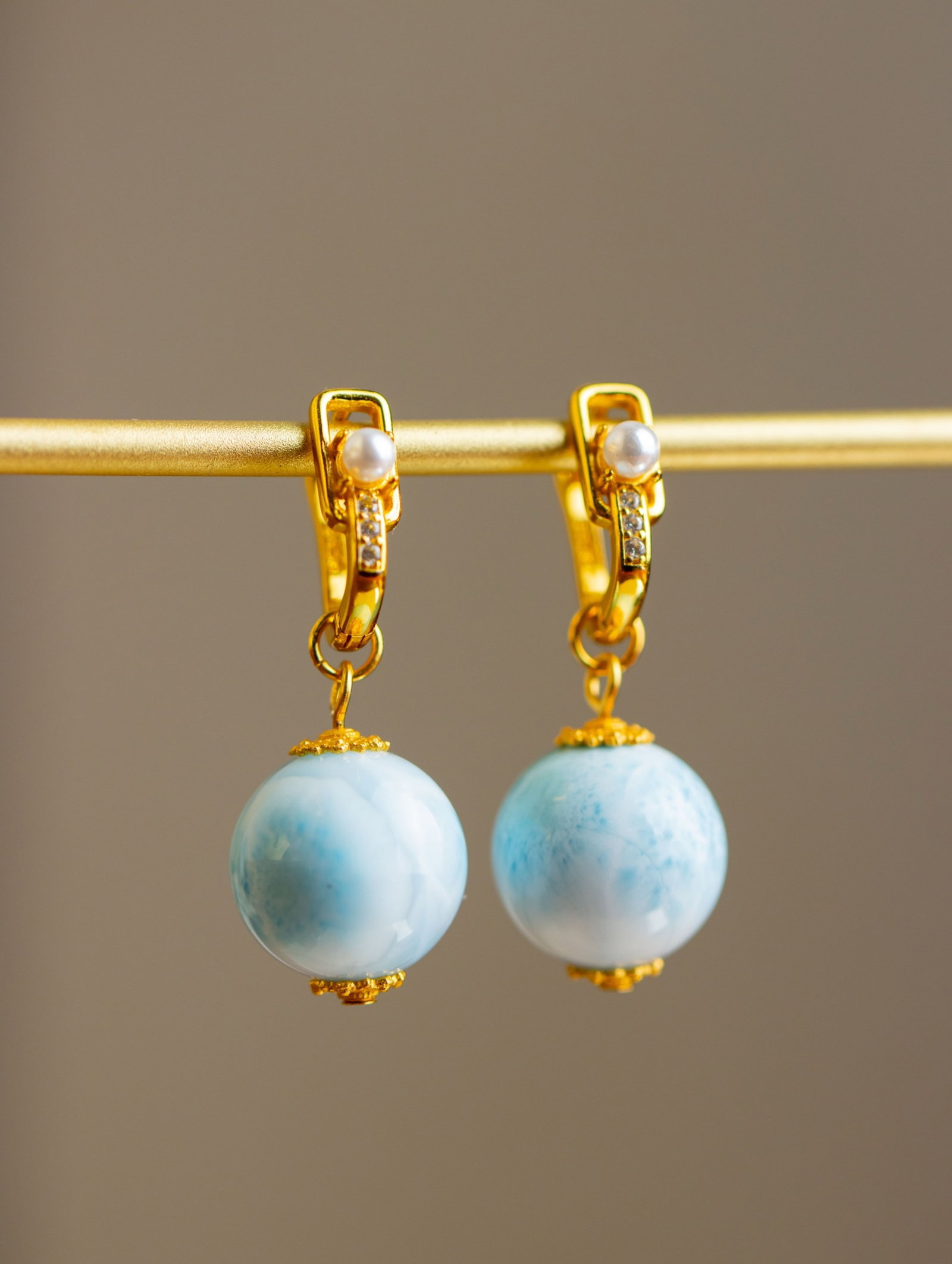 A Pair of Exquisite Sterling Silver-Gold Plated Inlaid Larimar Earrings,Inlaid Diamond and Pearls: A Pair of Exquisite Sterling Silver-Gold Plated Inlaid Larimar Earrings,Inlaid Diamond and Pearls 一对纯银镀金镶海纹石耳环,î