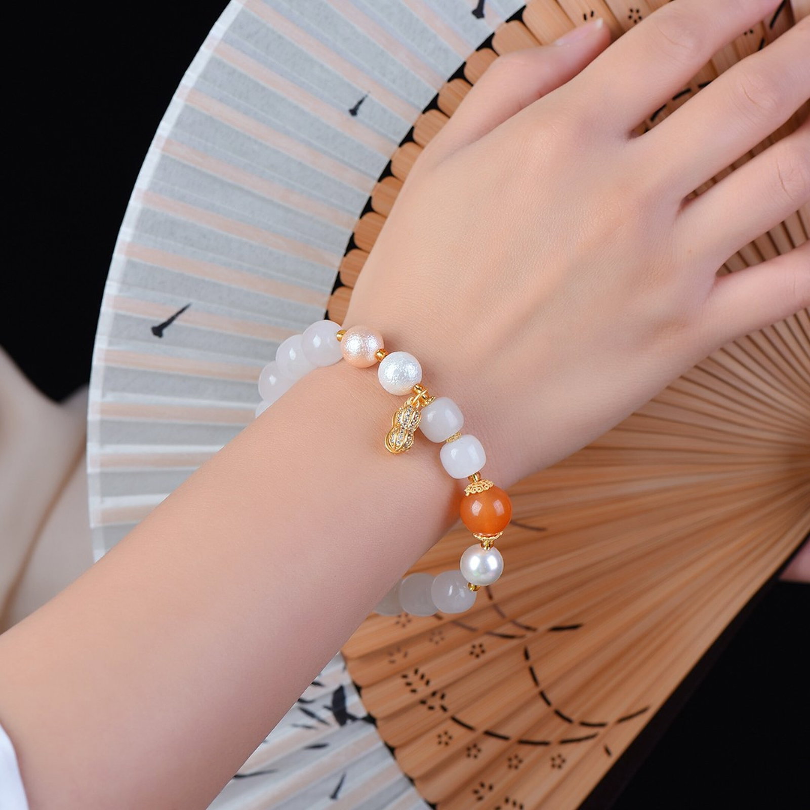 An Exquisite White Jade Bracelets: An Exquisite White Jade Bracelets,Size:9mmx10mm 白玉手串