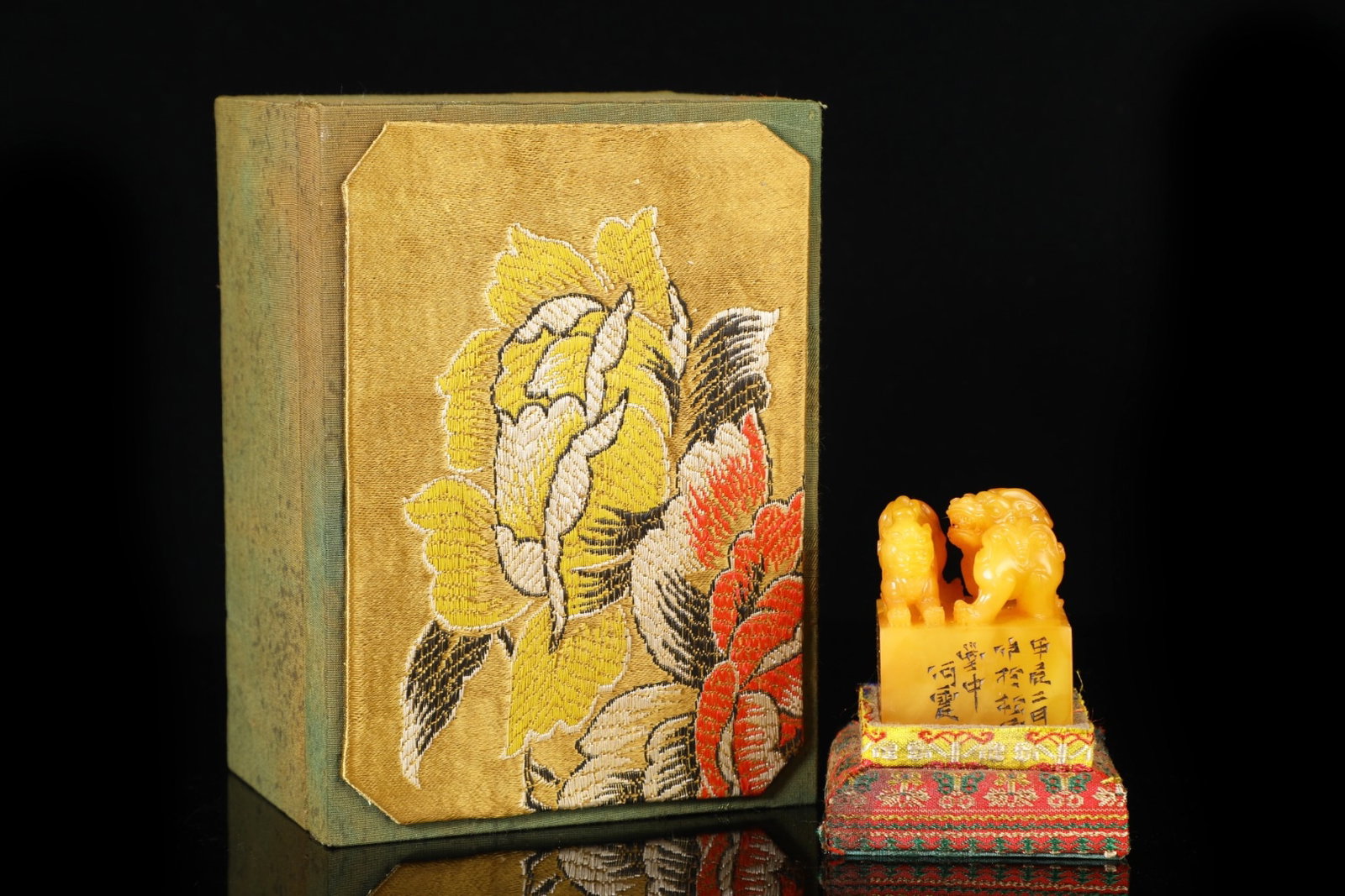 An Exquisite Tianhuang Stone Auspicious Beast Pattern Seal: An Exquisite Tianhuang Stone Auspicious Beast Pattern Seal,Qing Dynasty, China,He Zhen Mark,Size:2.2inx1.8in,Weight:214g