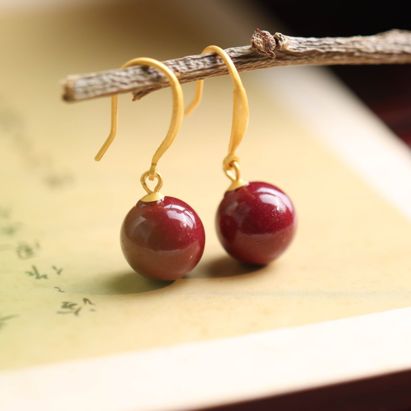 A Pair of Exquisite Sterling Silver-Gold Plated Inlaid Cinnabar Earrings: A Pair of Exquisite Sterling Silver-Gold Plated Inlaid Cinnabar Earrings 一对纯银镀金镶朱砂耳环