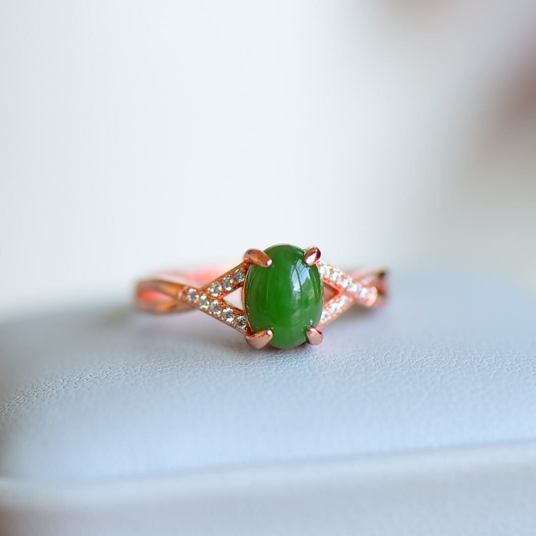 An Exquisite Sterling Silver Inlaid Jasper Ring,Inlaid Diamond: An Exquisite Sterling Silver Inlaid Jasper Ring,Inlaid Diamond,Size:6mmx8mm 纯银镶碧玉戒指,嵌钻石