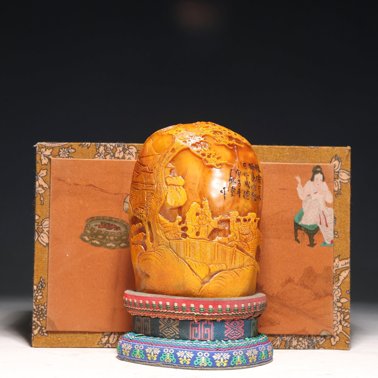 An Exquisite Tianhuang Stone Landscape and Figure Pattern Seal: An Exquisite Tianhuang Stone Landscape and Figure Pattern Seal,Qing Dynasty,China,Qiutang Mark,Size:3.9inx2.4inx5.3in,(Box)9.8inx6.3inx4.3in,Weight:1400g 田黄石山水ߟ