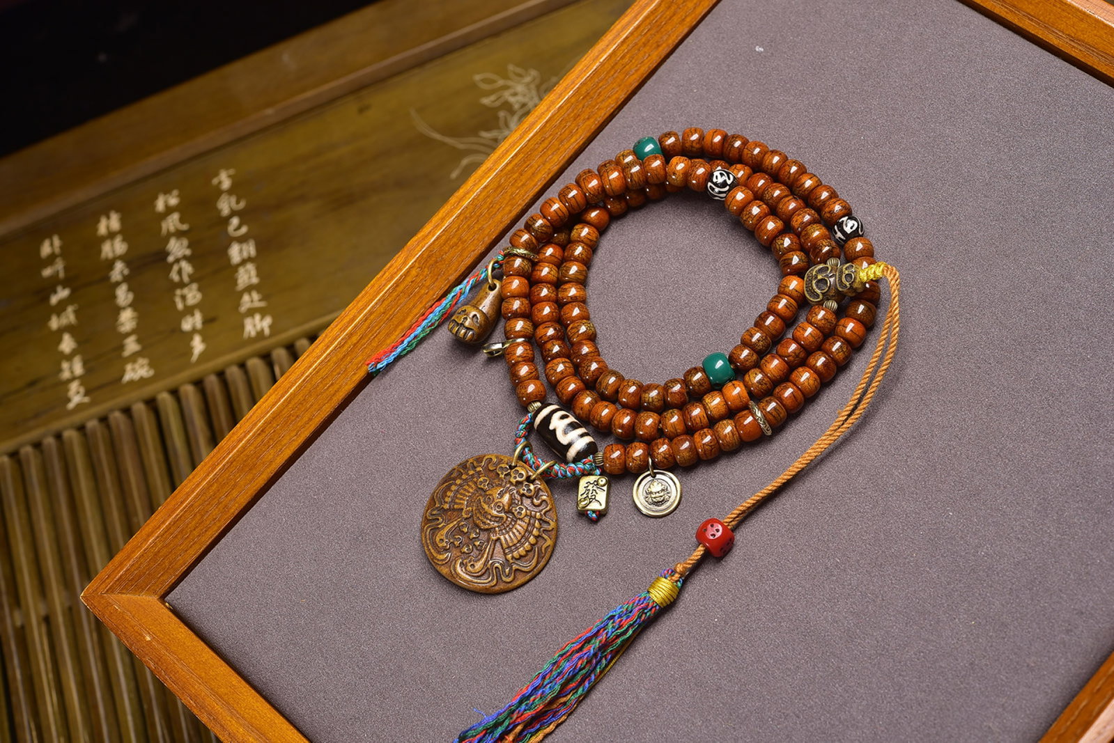 An Exquisite Pendant,With Dzi Bead: An Exquisite Pendant,With Dzi Bead,Size:8mmx6mm,38.5mmx36mmx6mm,Total Weight:71g 吊坠,配天珠