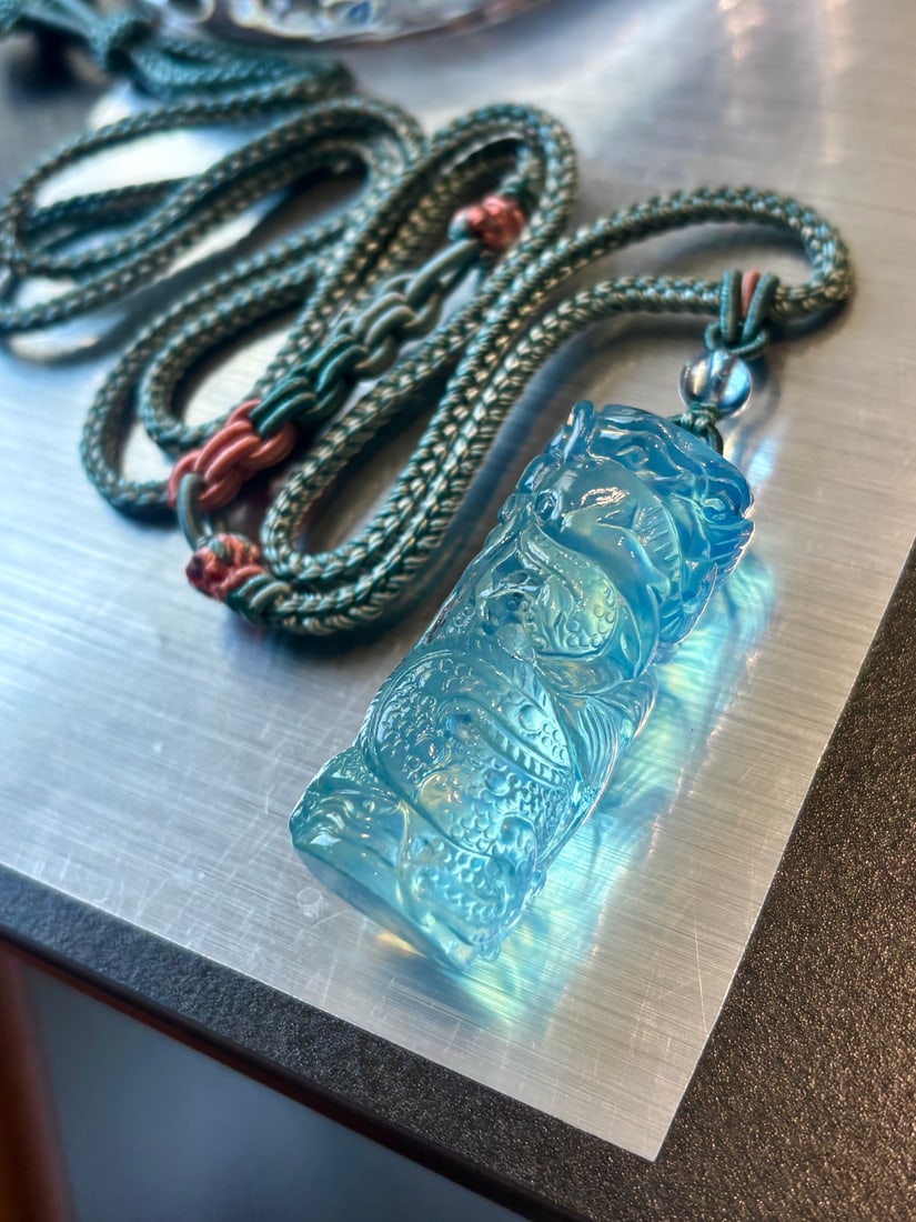 An Exquisite Aquamarine Dragon Pattern Pendant: An Exquisite Aquamarine Dragon Pattern Pendant,Size:44mmx17mm,Total Weight:28g 海蓝宝龙纹吊坠