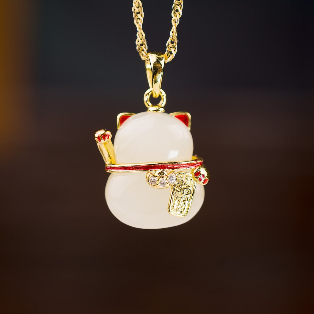 An Exquisite Sterling Silver-Gold Plated Inlaid White Jade Necklace,Inlaid Diamond: An Exquisite Sterling Silver-Gold Plated Inlaid White Jade Necklace,Inlaid Diamond,Size:12mmx14mm 纯银镀金镶白玉项链,嵌钻石