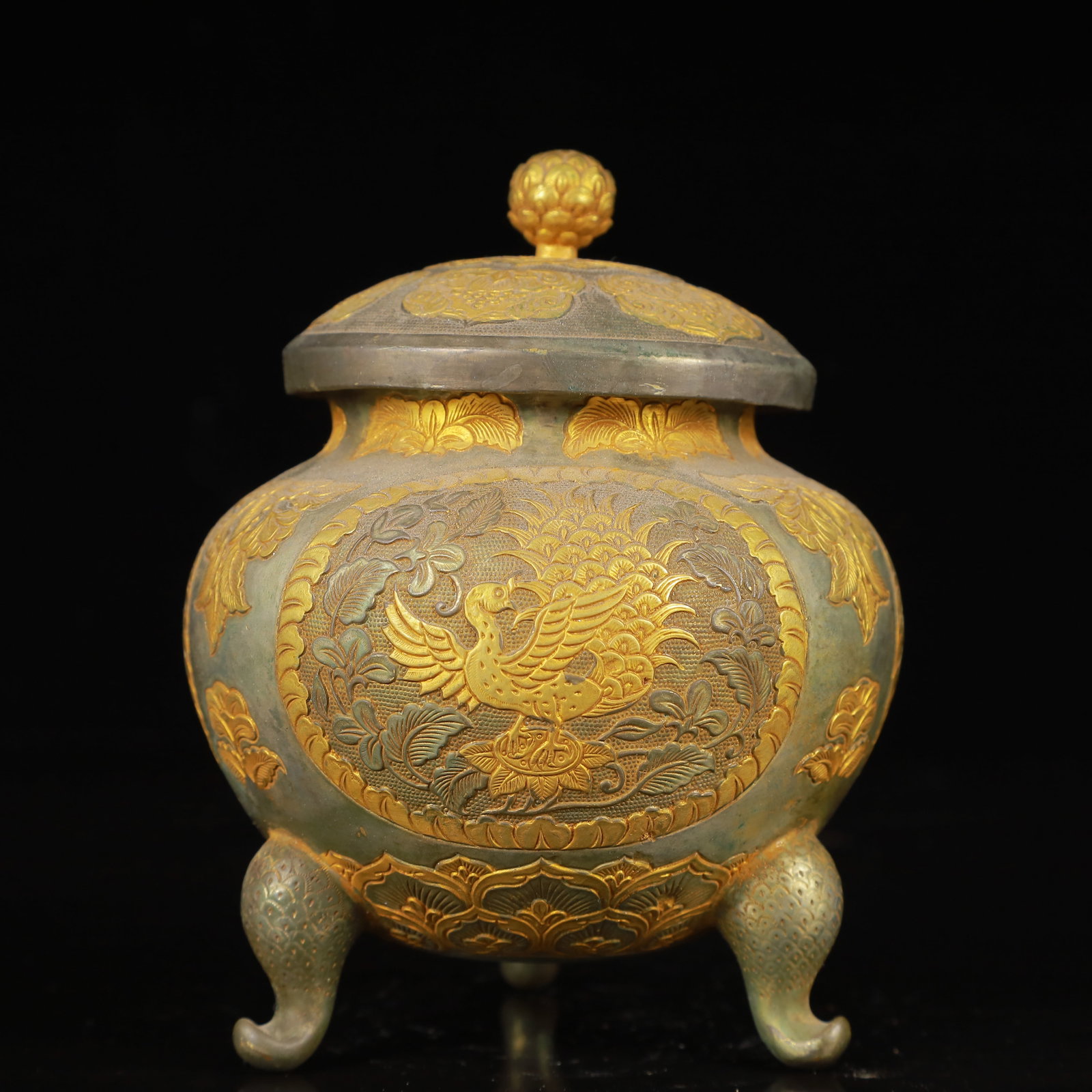 An Exquisite Gilt Silver Flower Phoenix Pattern Tripod Cover Jar: An Exquisite Gilt Silver Flower Phoenix Pattern Tripod Cover Jar,Tang Dynasty,China,Zhenguan Four-Character Mark,Size:3.5inx5.1in,Weight:700g 银鎏金花卉凤纹&#