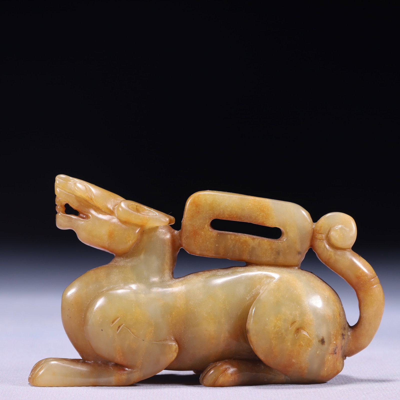 An Exquisite White Jade Beast Ornament: An Exquisite White Jade Beast Ornament,Qing Dynasty,China,Size:4.3inx1.4inx2.4in,Weight:262g 白玉兽摆件,中国清代