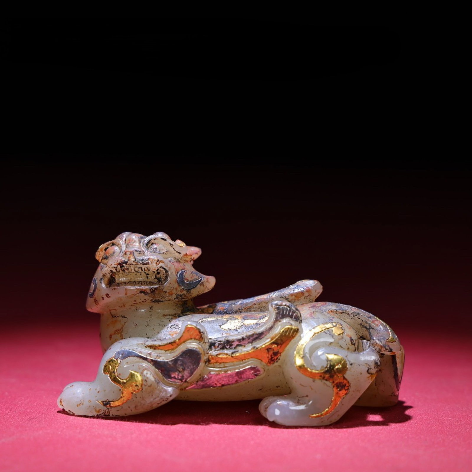 An Exquisite White Jade Inlaid Gold and Silver Auspicious Beast Hand Piece: An Exquisite White Jade Inlaid Gold and Silver Auspicious Beast Hand Piece,Qing Dynasty,China,Size:72mmx42mmx35mm,Weight:97g 白玉错金银瑞兽手把