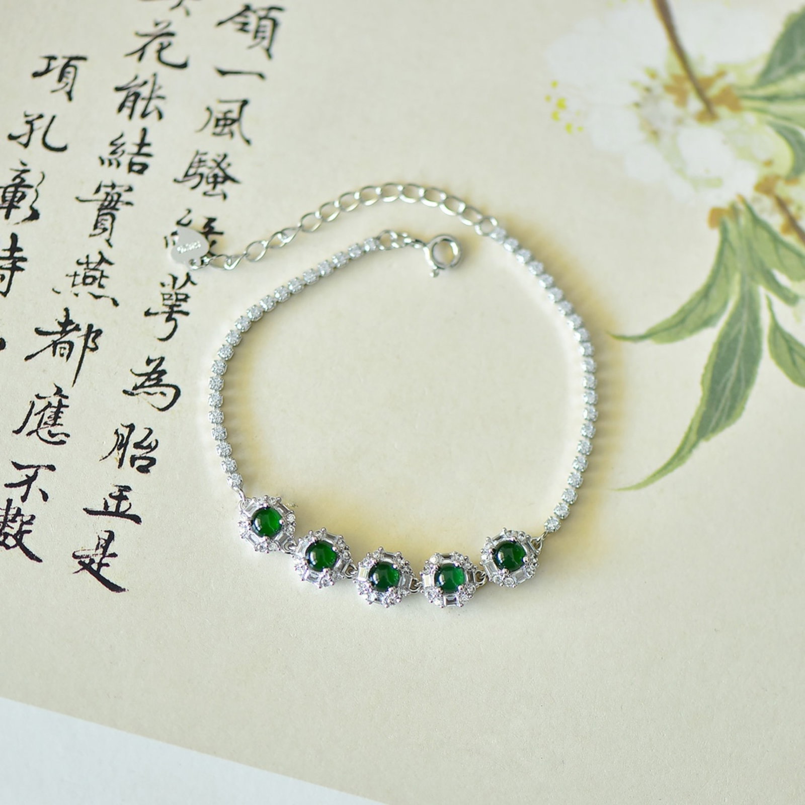 An Exquisite Sterling Silver Inlaid Jadeite Bracelets,Inlaid Diamond: An Exquisite Sterling Silver Inlaid Jadeite Bracelets,Inlaid Diamond,Size:4mmx4mm 纯银镶翡翠手链,嵌钻石