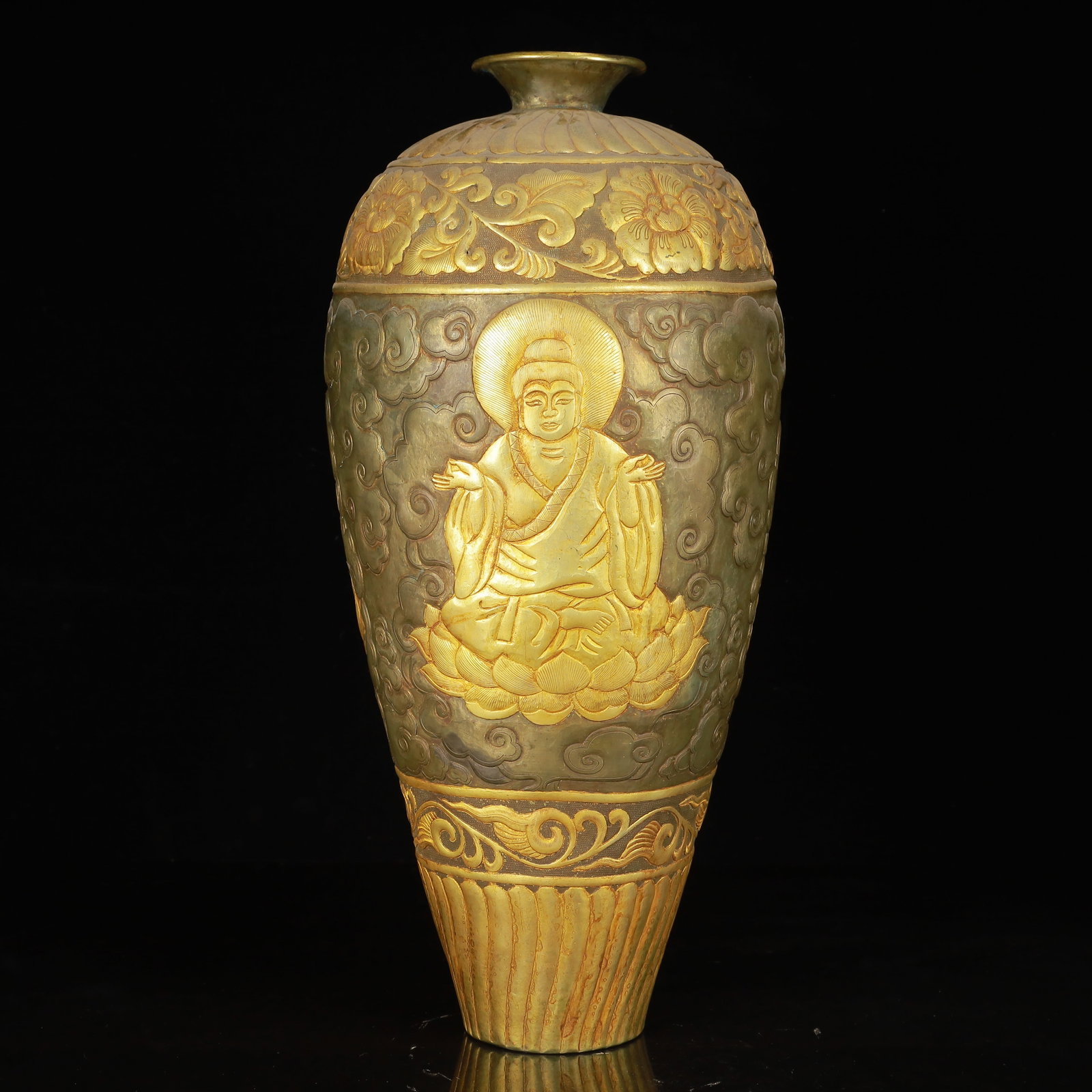 An Exquisite Gilt Silver Auspicious Cloud Pattern Vase,with Buddha Statue: An Exquisite Gilt Silver Auspicious Cloud Pattern Vase,with Buddha Statue,Qing Dynasty,China,Size:17.3inx7.1in,Weight:2500g 银鎏金祥云纹瓶,带佛