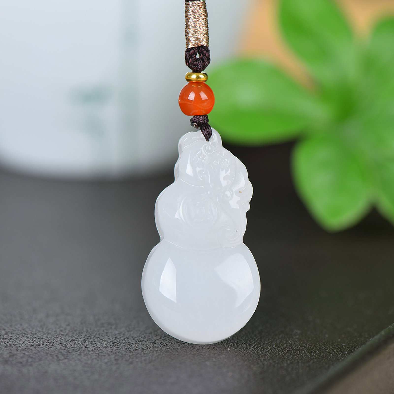 An Exquisite Jadeite Gourd-Shaped Pendant: An Exquisite Jadeite Gourd-Shaped Pendant,Size:19mmx36mm 翡翠葫芦形挂件