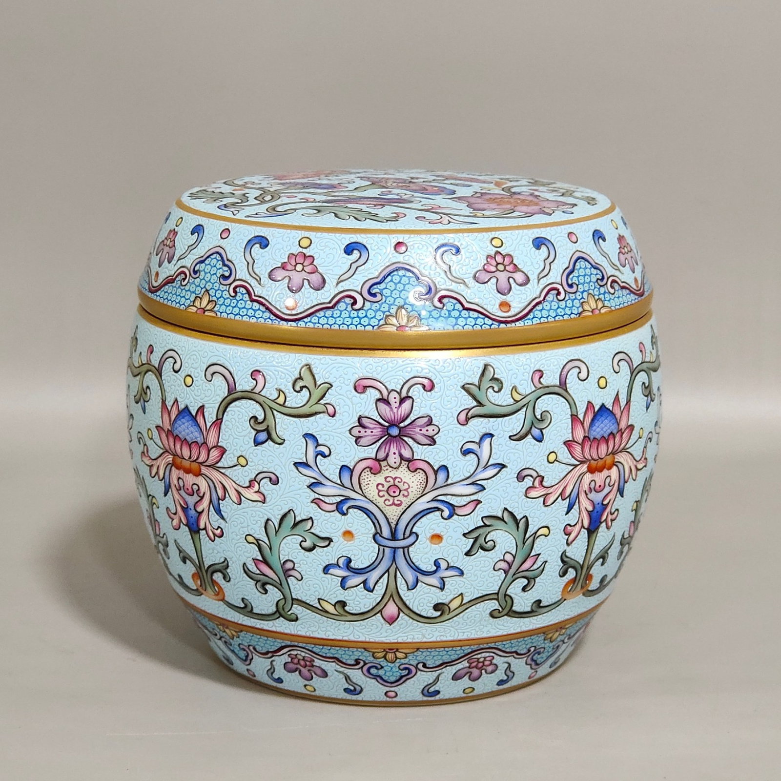 An Exquisite Turquoise Glazed Famille-Rose Painted Gold Lotus Pattern Jar with Cover: An Exquisite Turquoise Glazed Famille-Rose Painted Gold Lotus Pattern Jar with Cover,Qing Dynasty,China,Qianlong Six-character Mark,Size:3.8inx4.4in