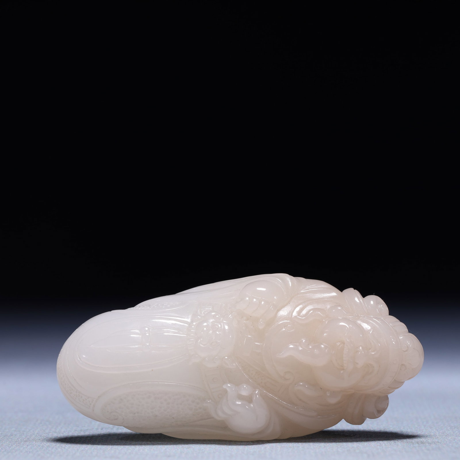 An Exquisite White Jade Figure Ornament: An Exquisite White Jade Figure Ornament,Qing Dynasty,China,Size:1.2inx0.8inx2.8in,Weight:89.9g 白玉人物摆件,中国清代