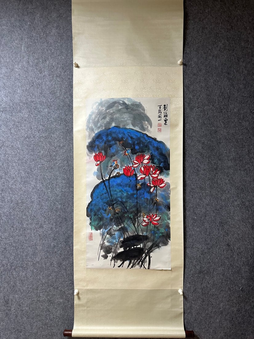 An Exquisite Chinese Vertical Scroll Ink Painting of Flower and Bird on Paper: An Exquisite Chinese Vertical Scroll Ink Painting of Flower and Bird on Paper,Liu Haisu,Size:39inx19.3in