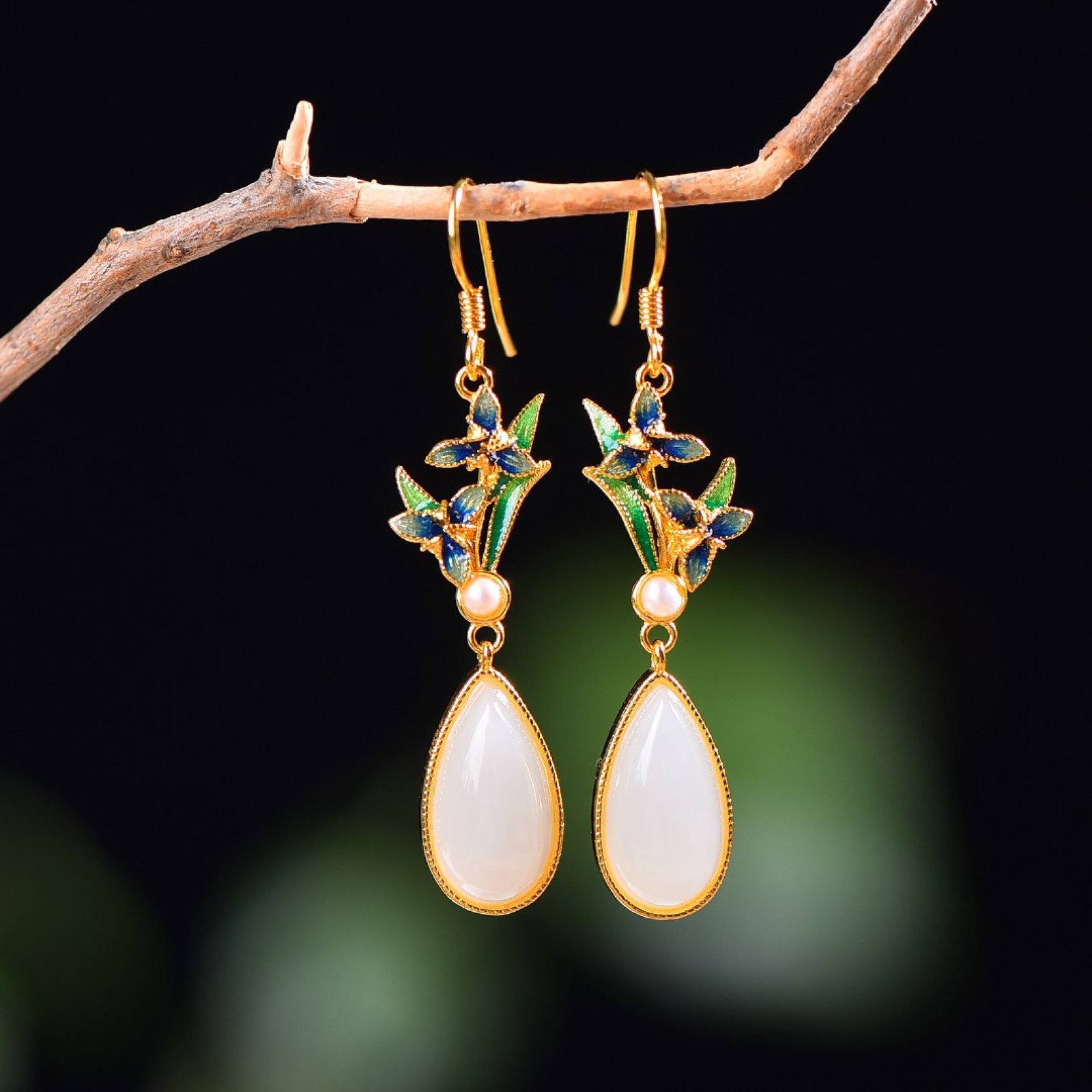 A Pair of Exquisite Sterling Silver-Gold Plated Inlaid White Jade Earrings,Inlaid Pearls: A Pair of Exquisite Sterling Silver-Gold Plated Inlaid White Jade Earrings,Inlaid Pearls,Size:8mmx16mm 一对纯银镀金镶白玉耳环,嵌