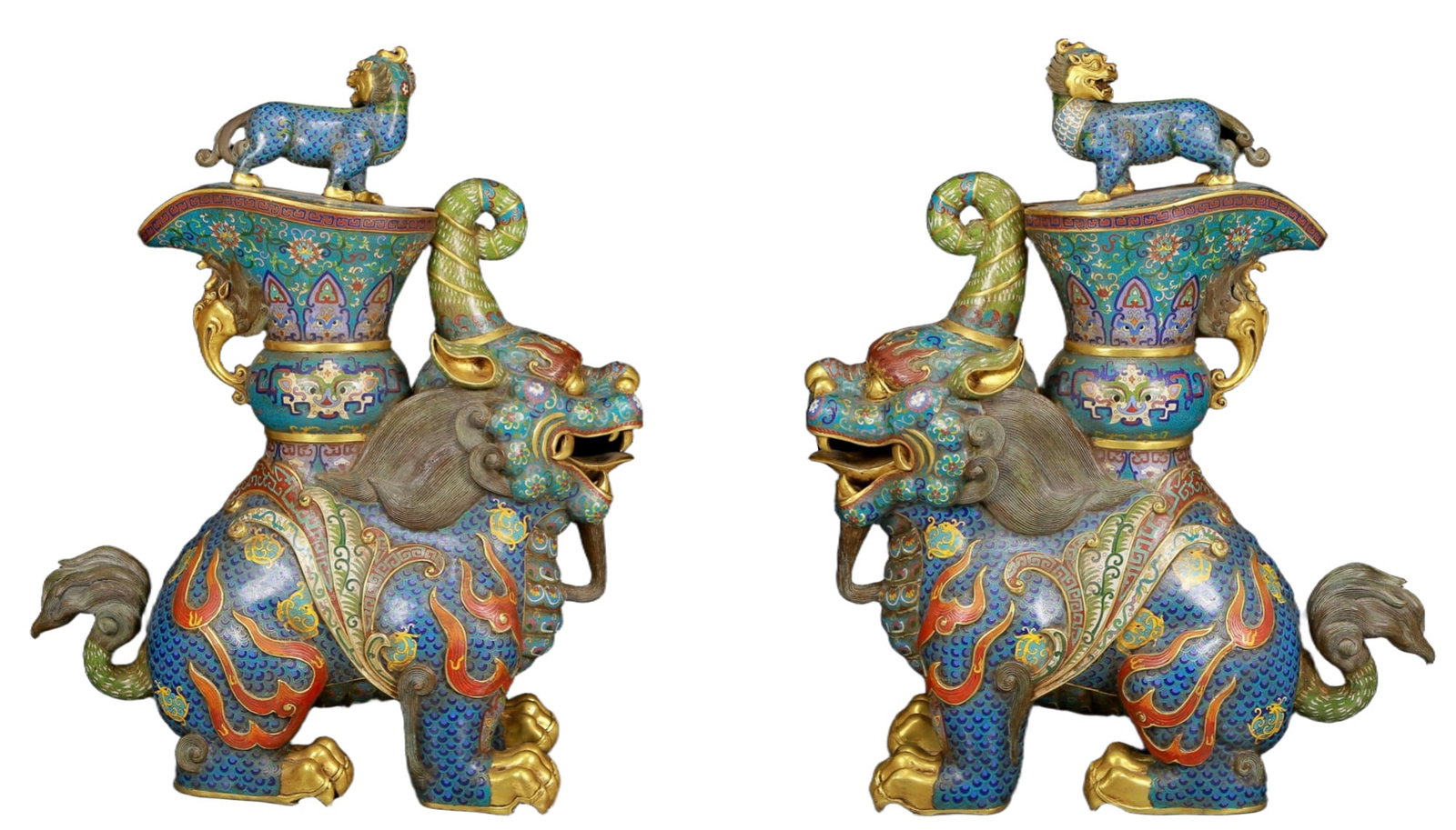 A Pair of Huge Cloisonne Auspicious Beast Censers: A Pair of Huge Cloisonne Auspicious Beast Censers,Qing Dynasty, China,Qianlong Six-character Mark,Size:22.8inx9.8inx25.6in,Weight:64.90kg 一对景泰蓝子母ண