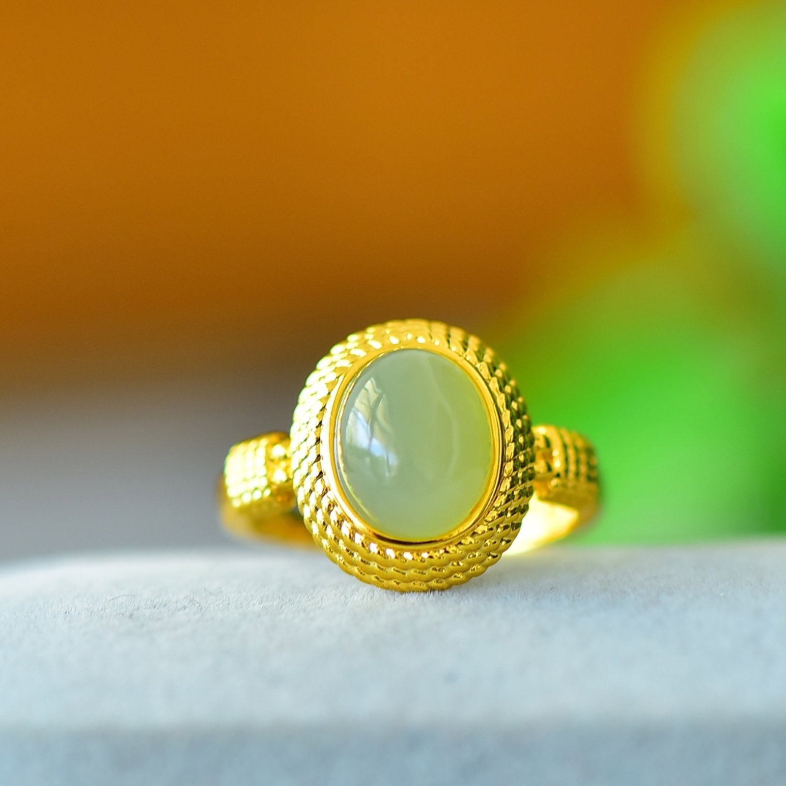 An Exquisite Bronze-Gold Plated Inlaid Greenish Jade Ring: An Exquisite Bronze-Gold Plated Inlaid Greenish Jade Ring,Size:8mmx10mm 铜镀金镶青白玉戒指