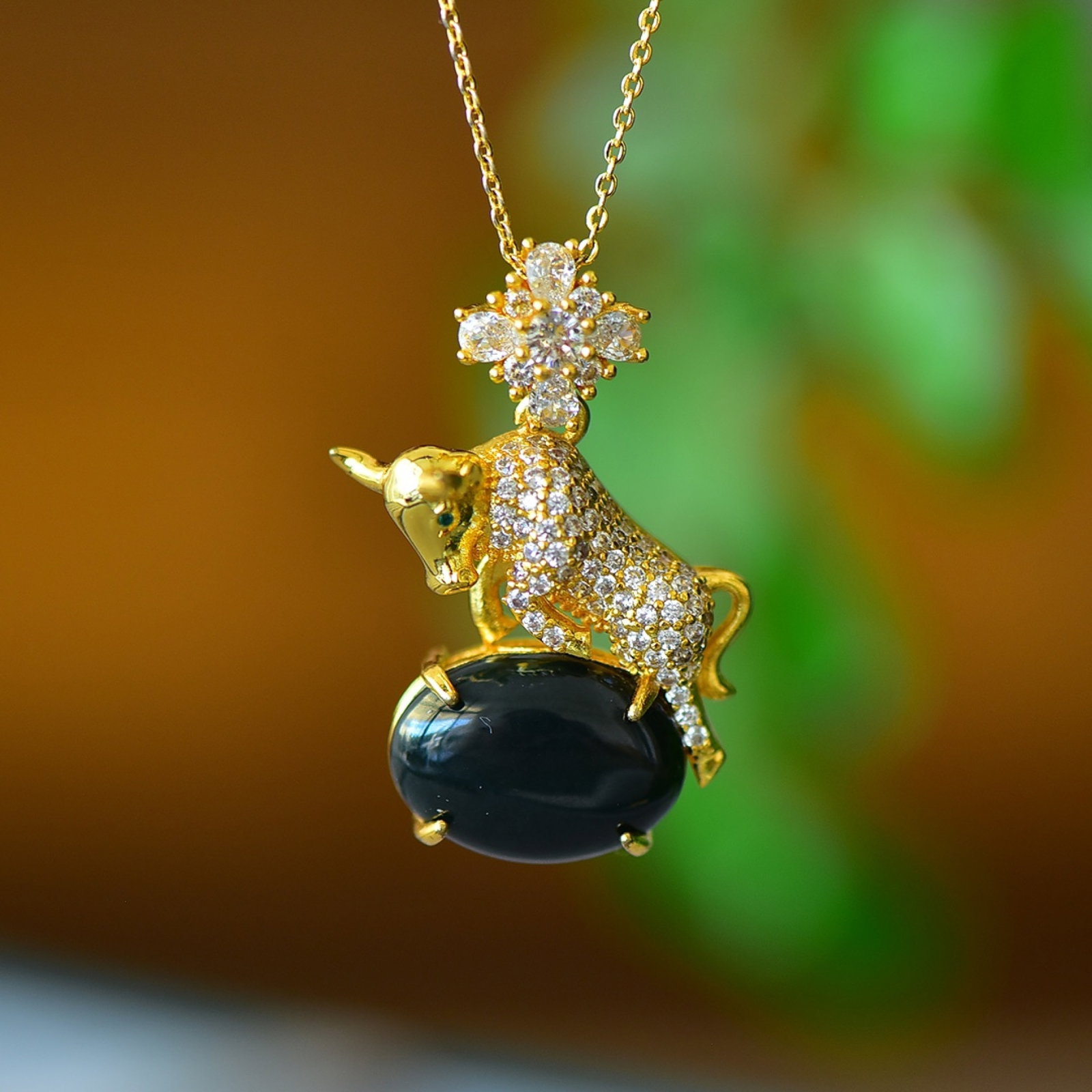 An Exquisite Bronze-Gold Plated Inlaid Green Jade Buffalo Necklace: An Exquisite Bronze-Gold Plated Inlaid Green Jade Buffalo Necklace,Size:5.1inx7.1in 铜镀金镶青玉牛项链