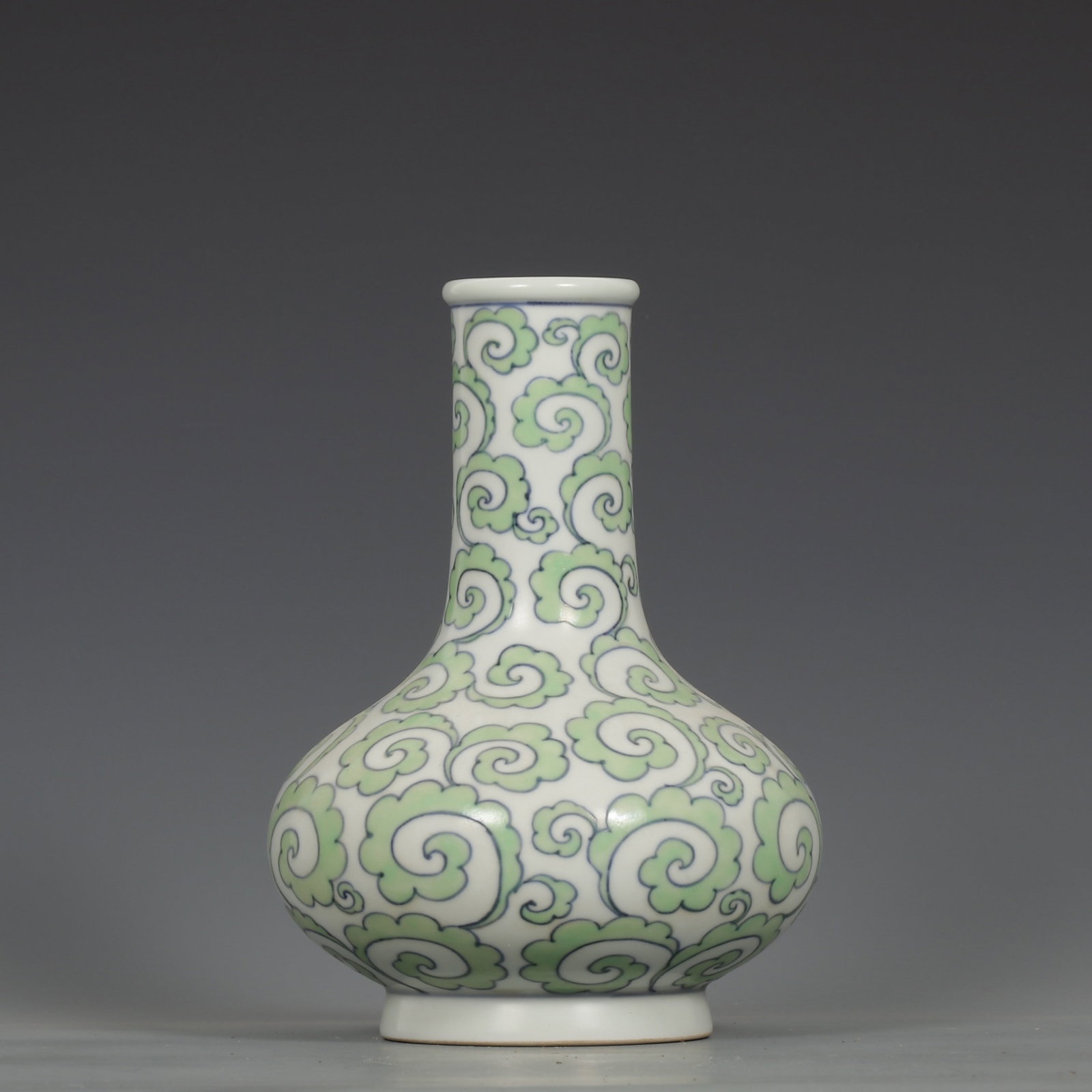 An Exquisite Green Glazed Auspicious Cloud Pattern Vase - 2